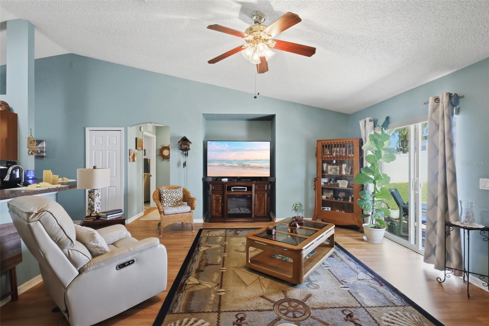 Image 24 of 42 For 403 Central Mariners Drive