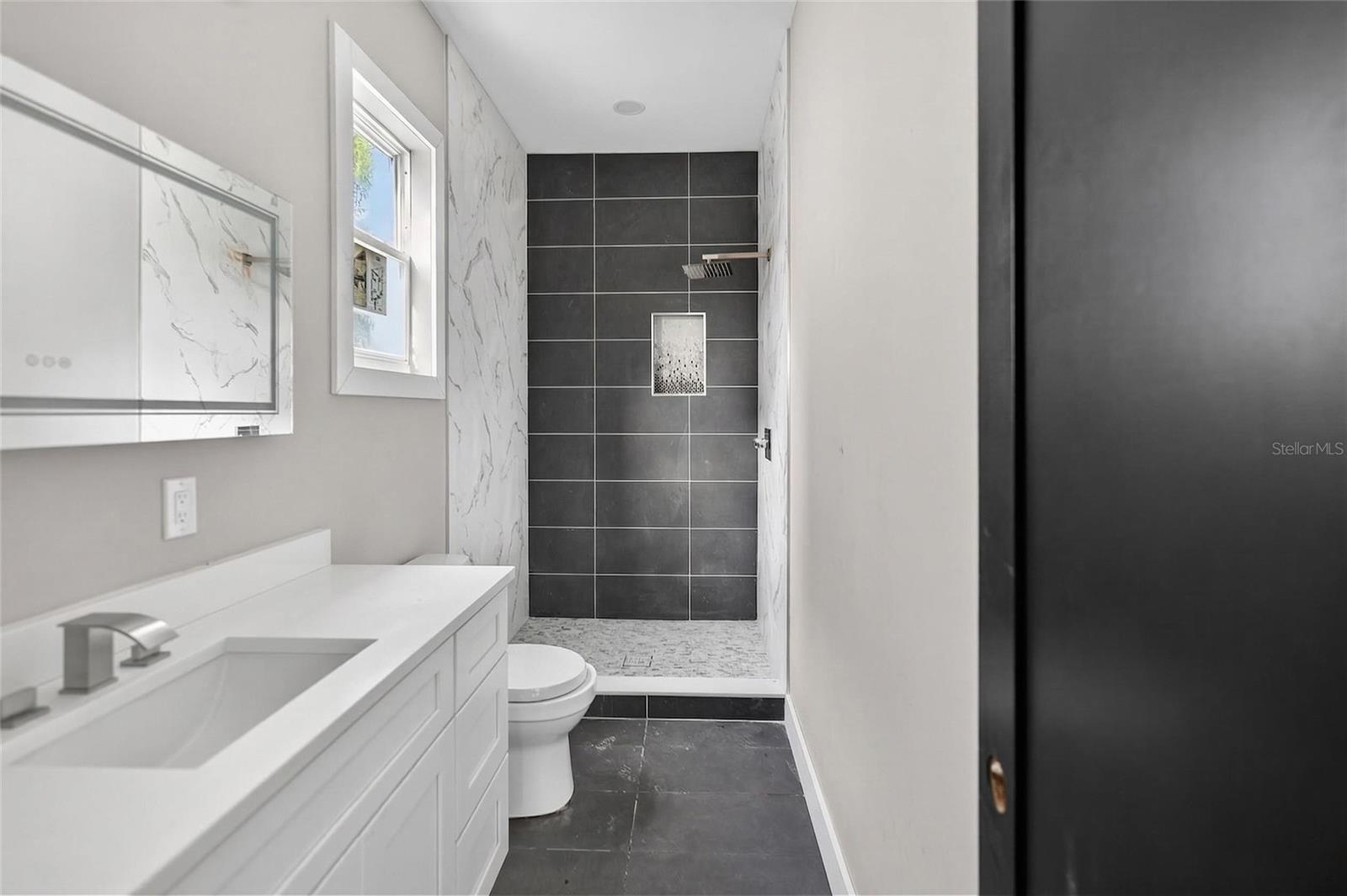 Image 19 of 42 For 2935 Helen Avenue