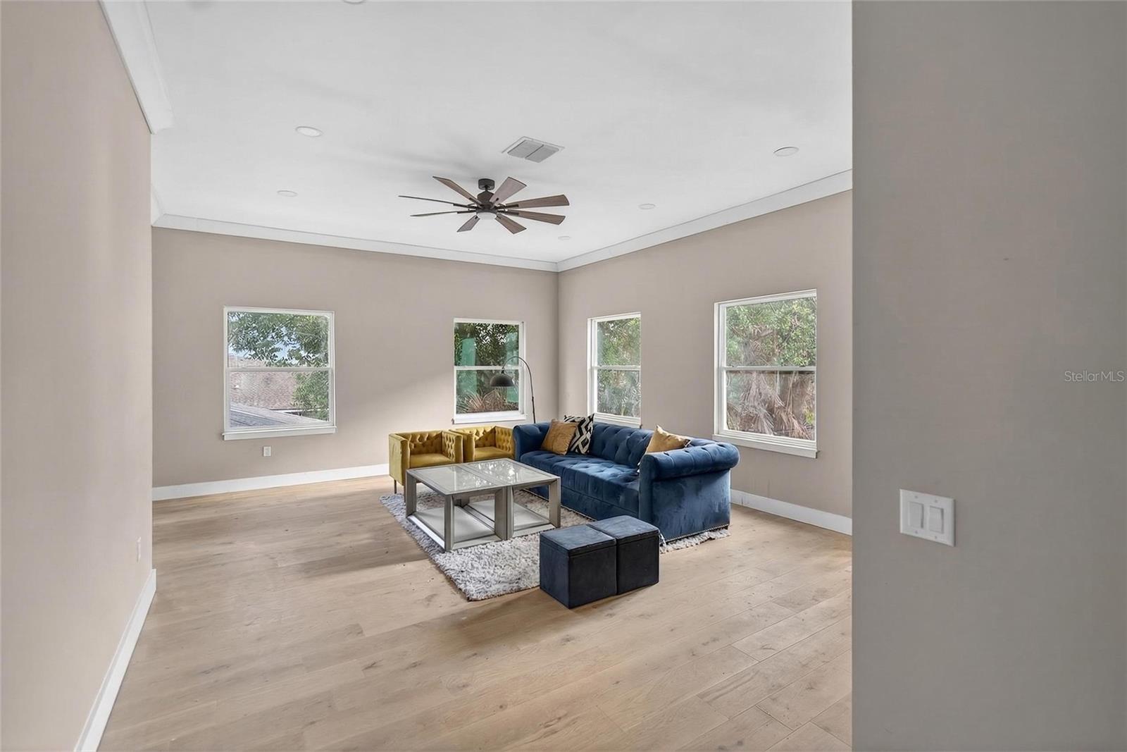 Image 21 of 42 For 2935 Helen Avenue