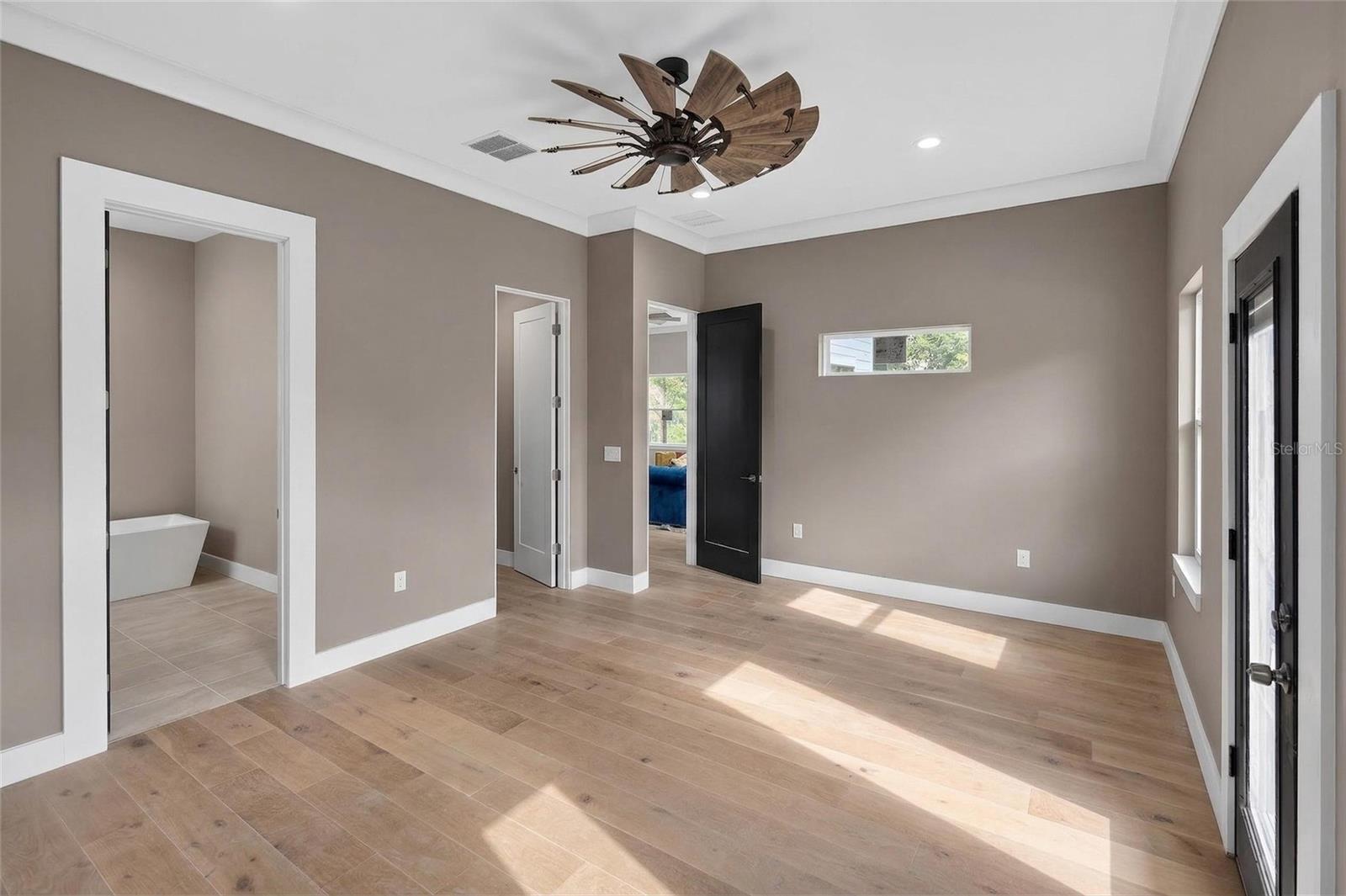 Image 24 of 42 For 2935 Helen Avenue