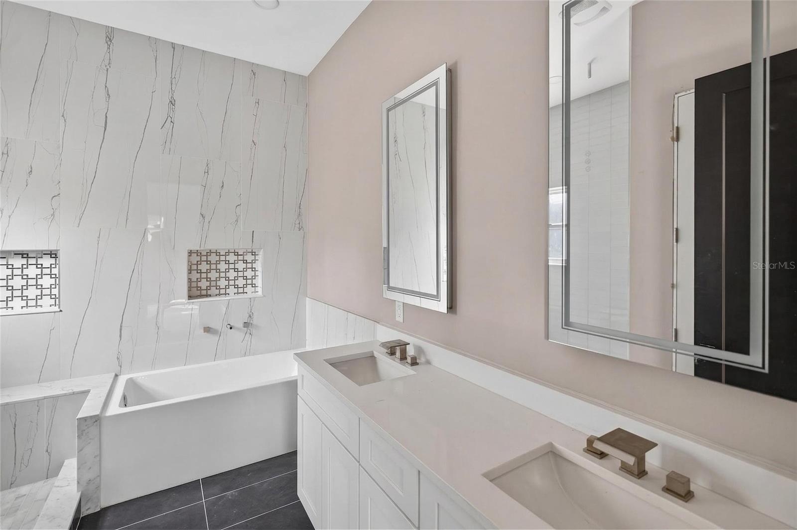 Image 26 of 42 For 2935 Helen Avenue