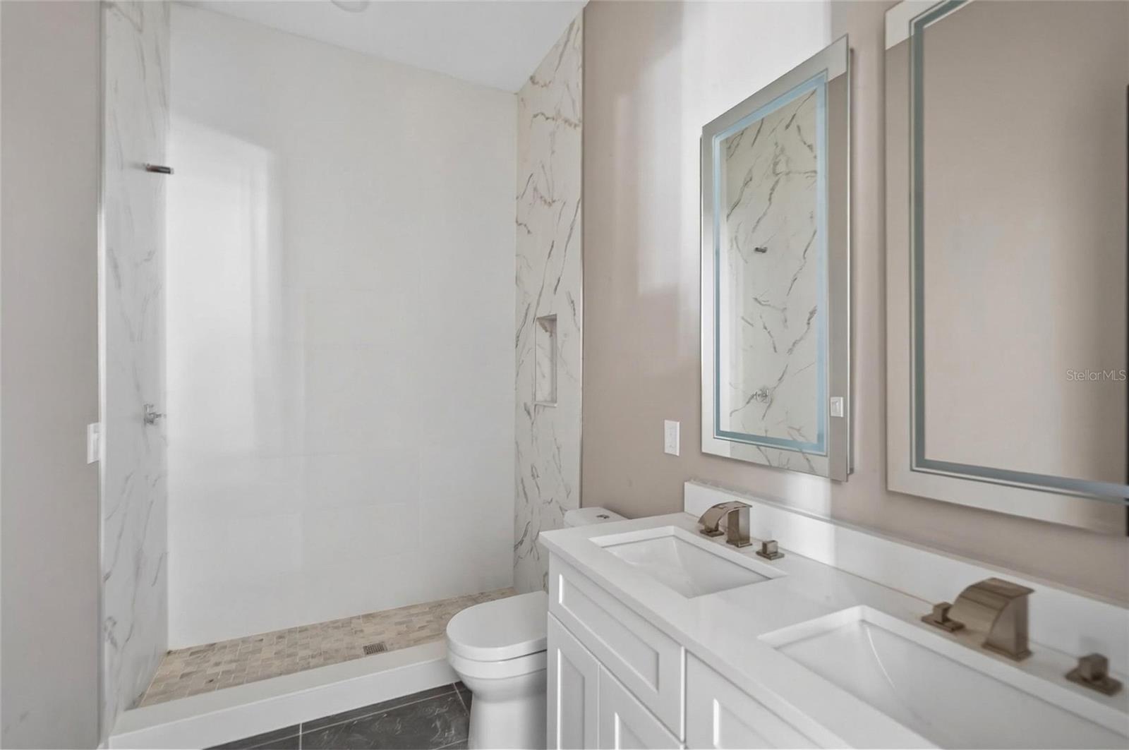 Image 33 of 42 For 2935 Helen Avenue