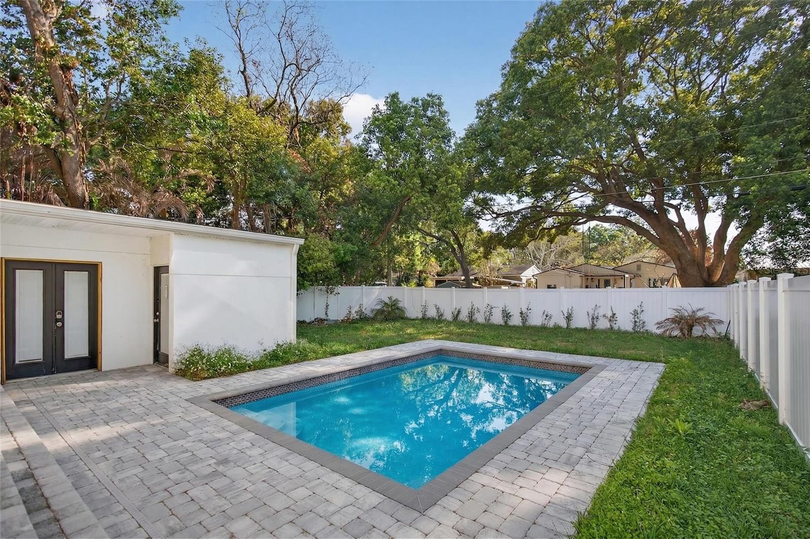 Image 36 of 42 For 2935 Helen Avenue