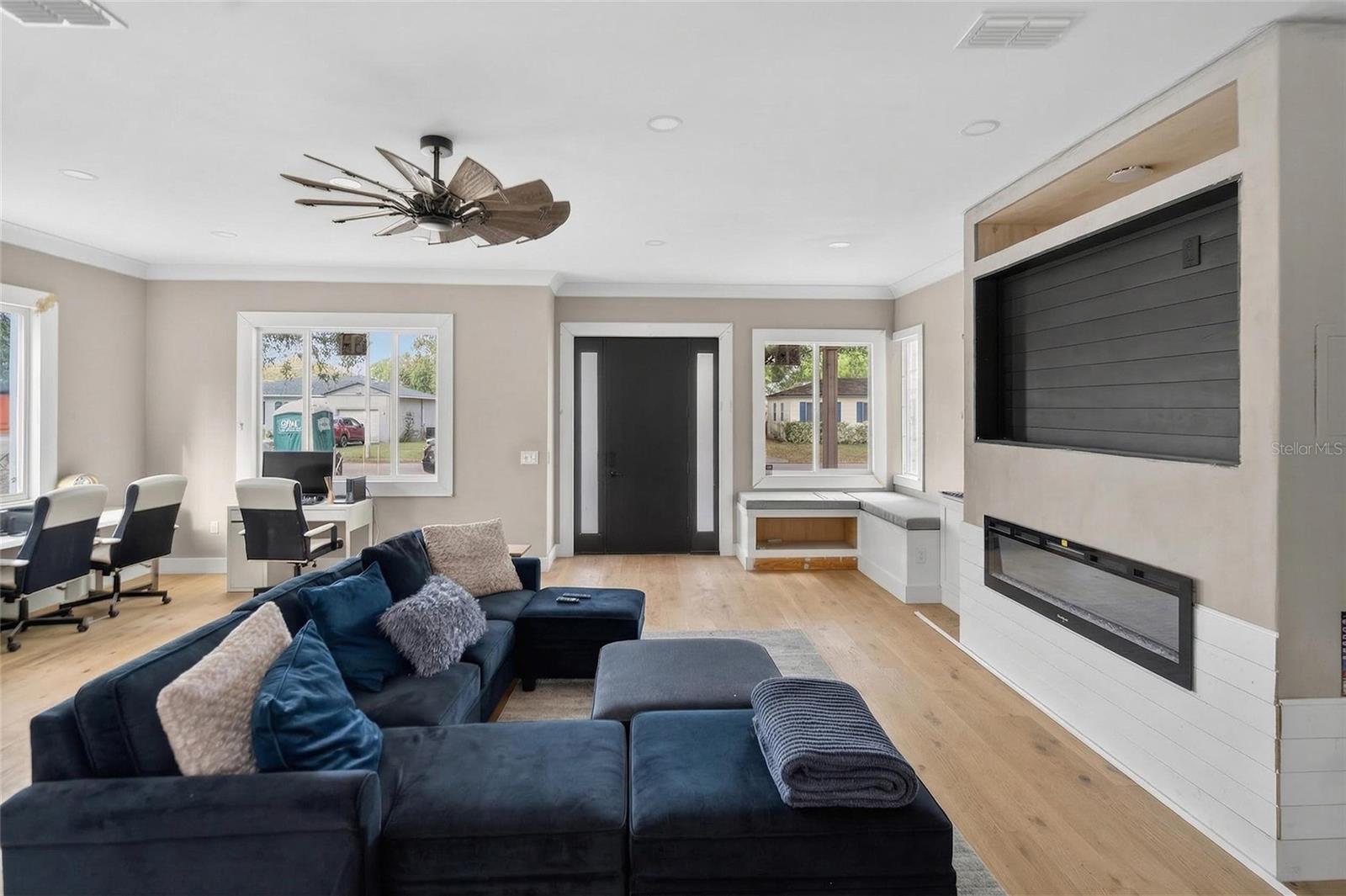 Image 7 of 42 For 2935 Helen Avenue