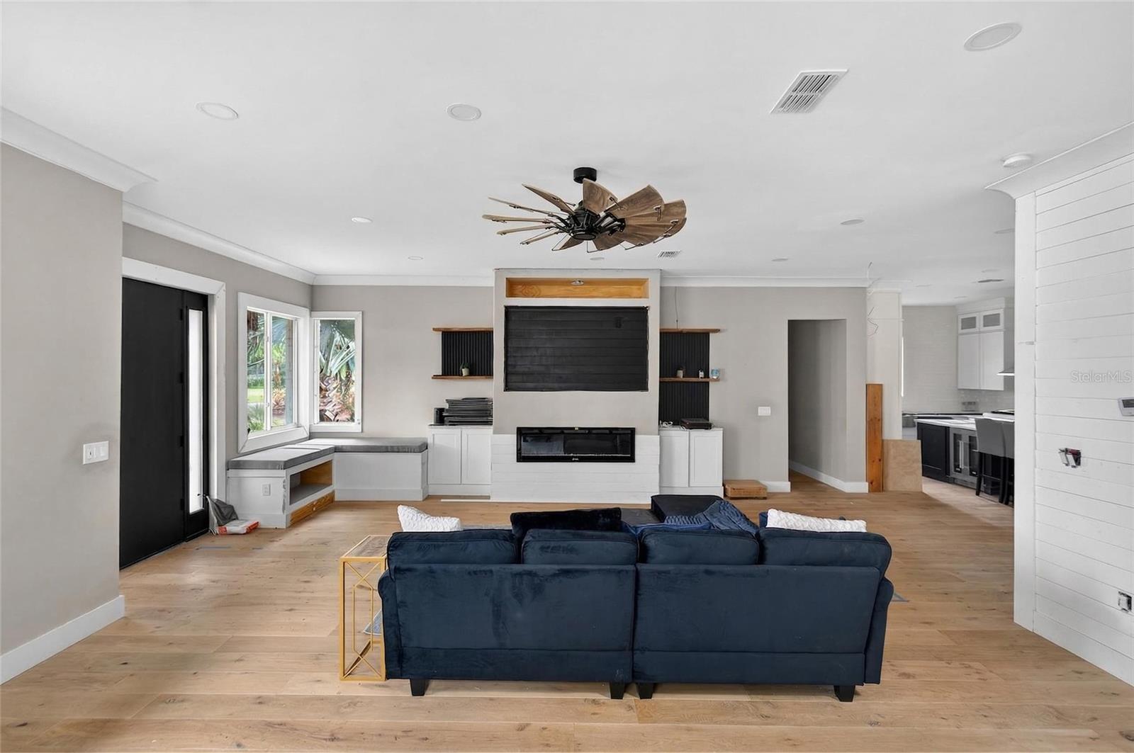 Image 8 of 42 For 2935 Helen Avenue