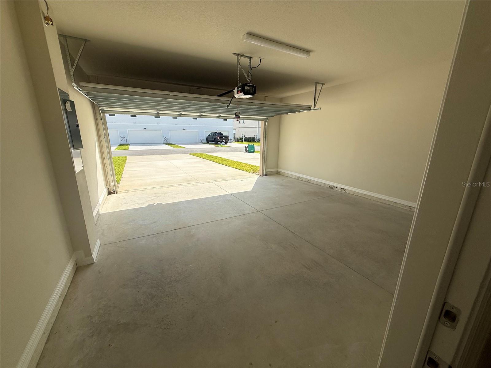 Image 8 of 19 For 6400 Tabebuia Parkway