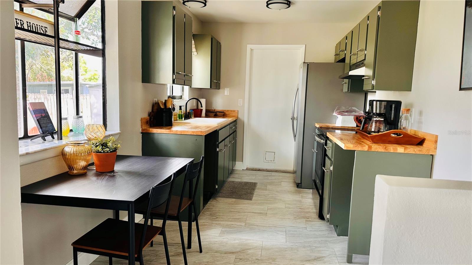 Image 12 of 23 For 376 Providence Boulevard