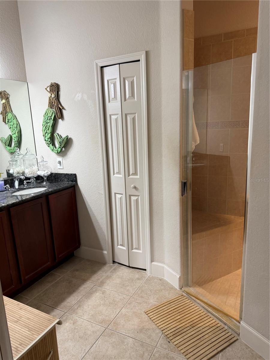 Image 14 of 18 For 1018 Green Gate Boulevard