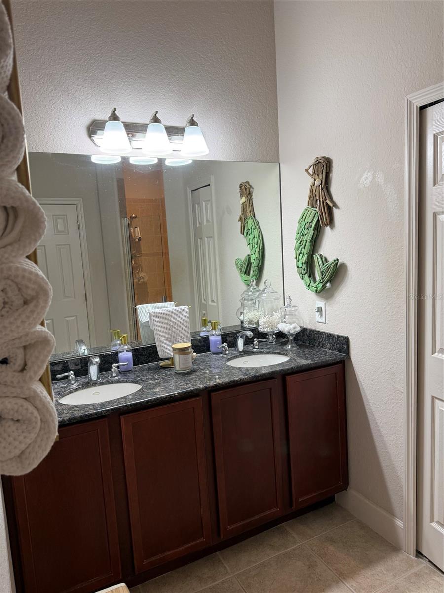 Image 16 of 18 For 1018 Green Gate Boulevard