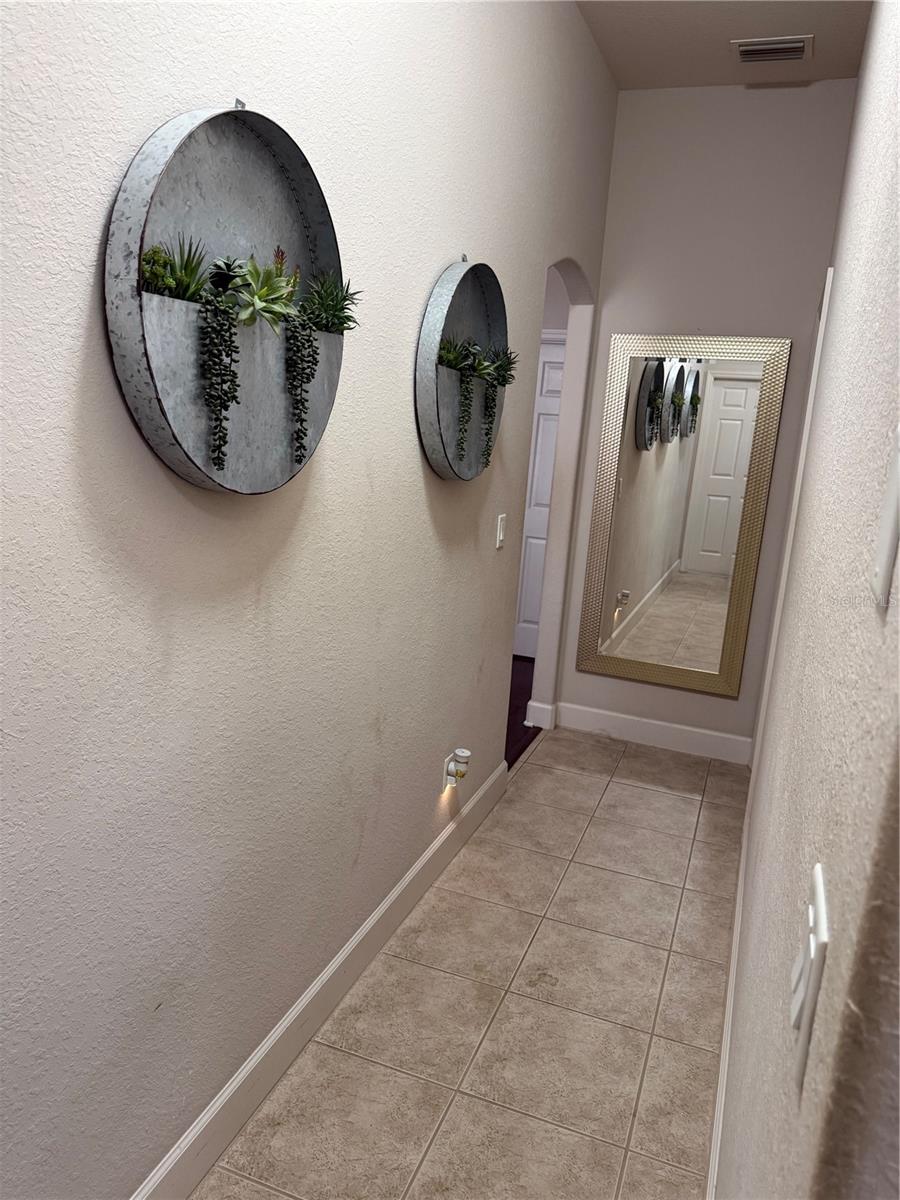 Image 7 of 18 For 1018 Green Gate Boulevard