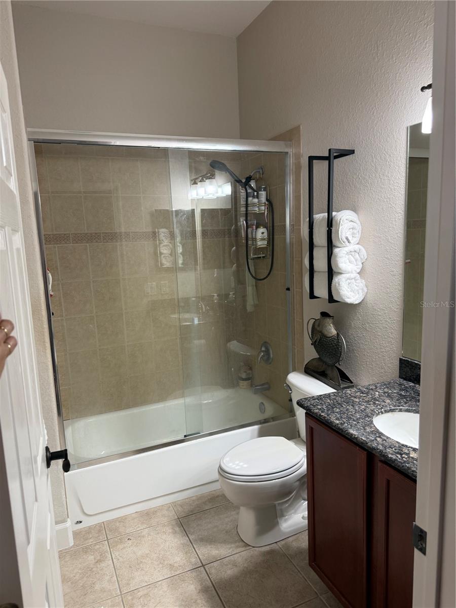 Image 8 of 18 For 1018 Green Gate Boulevard