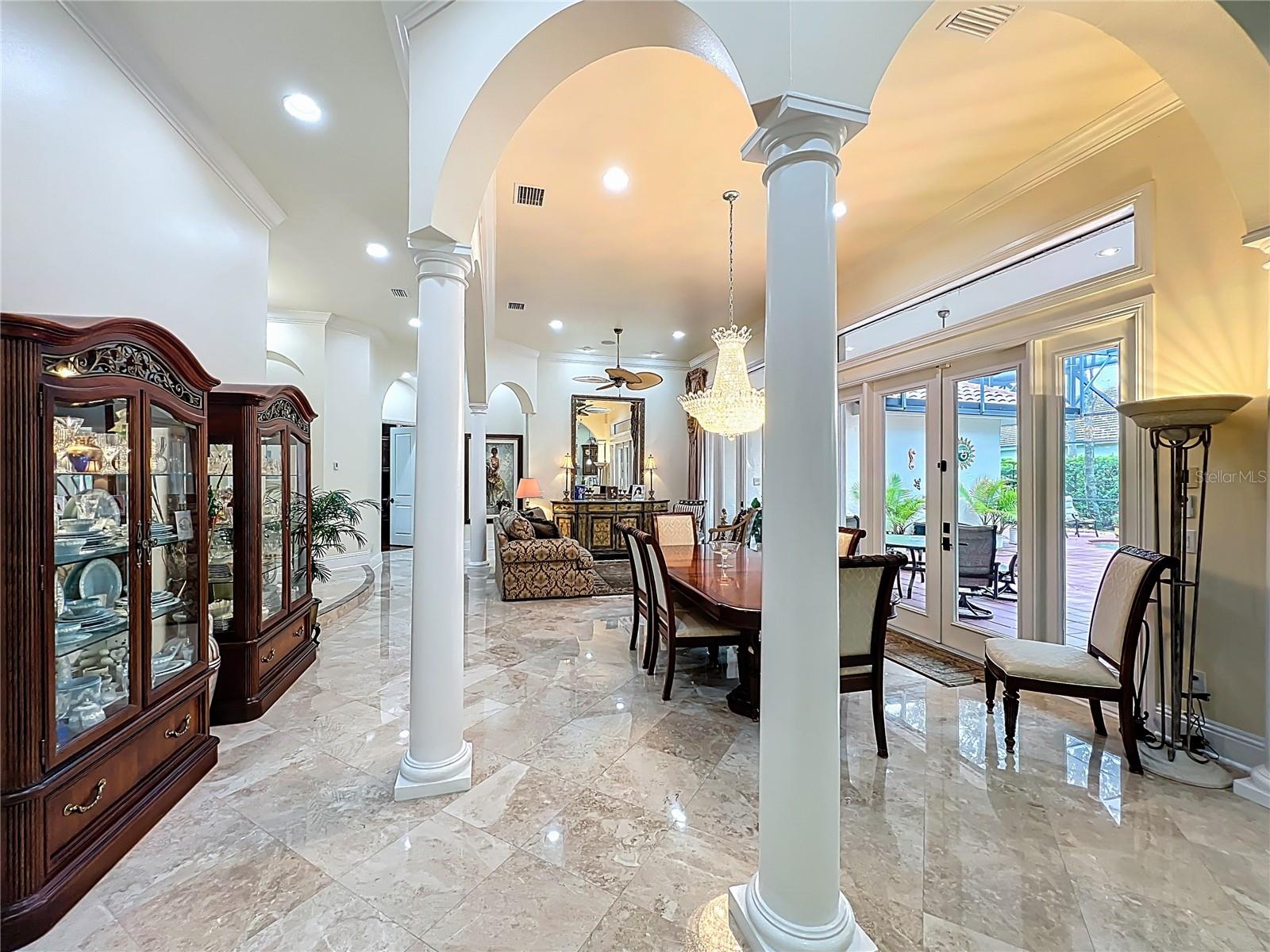 Image 14 of 93 For 587 Broadoak Loop