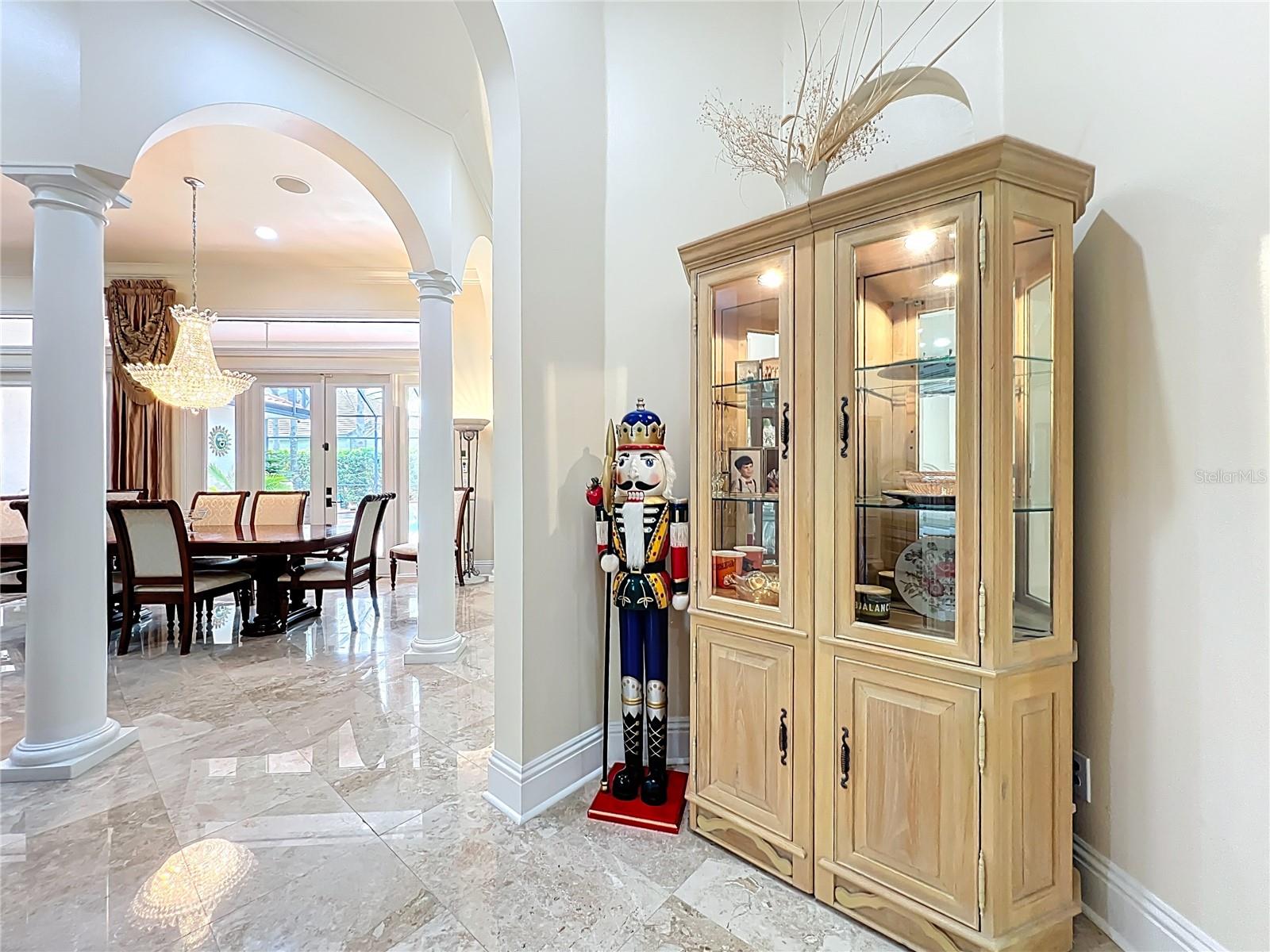 Image 16 of 93 For 587 Broadoak Loop