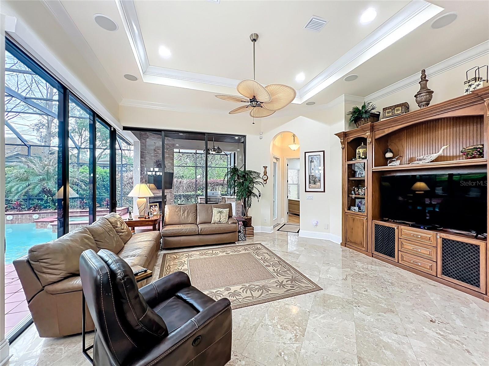 Image 28 of 93 For 587 Broadoak Loop