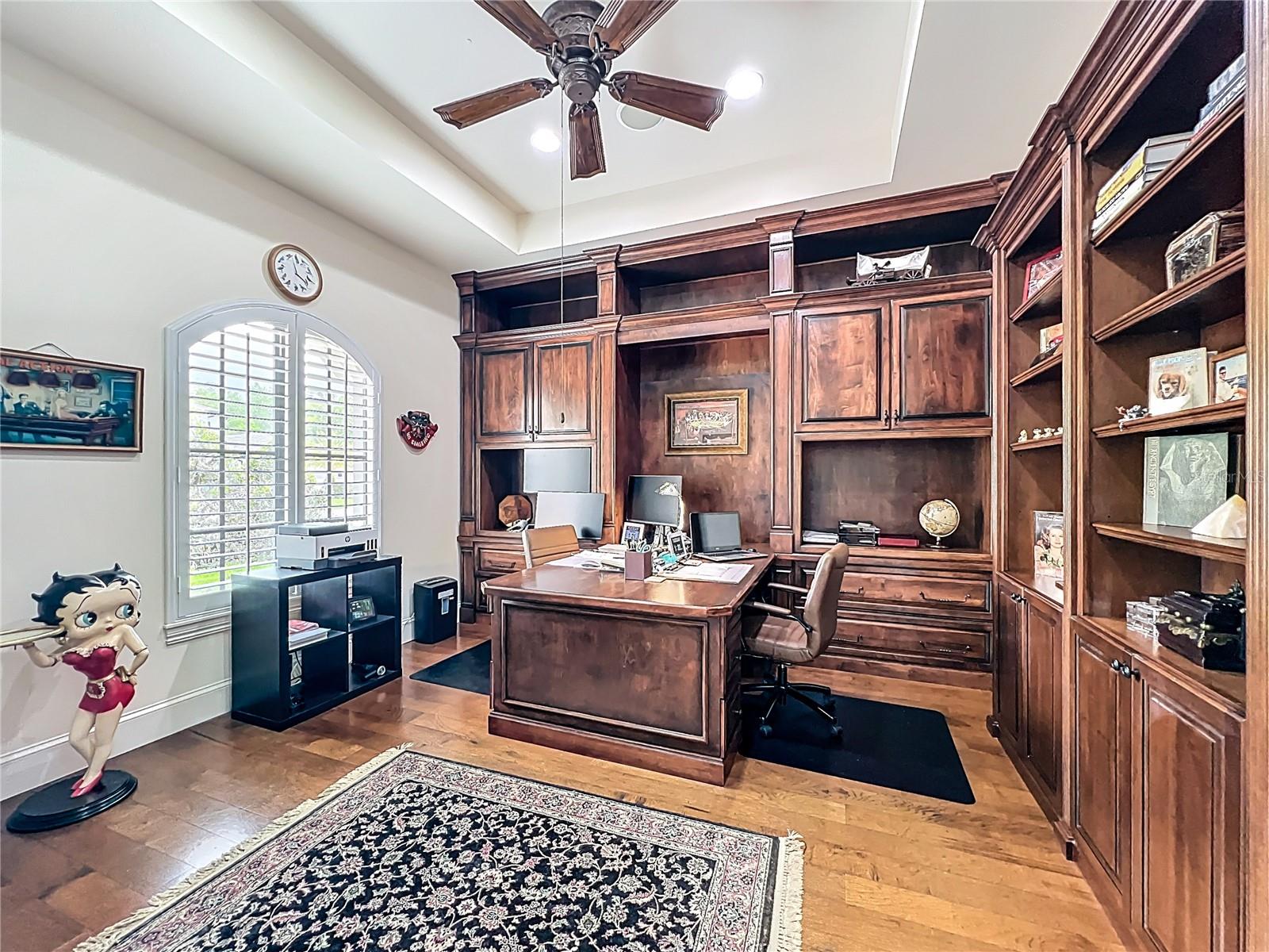 Image 32 of 93 For 587 Broadoak Loop