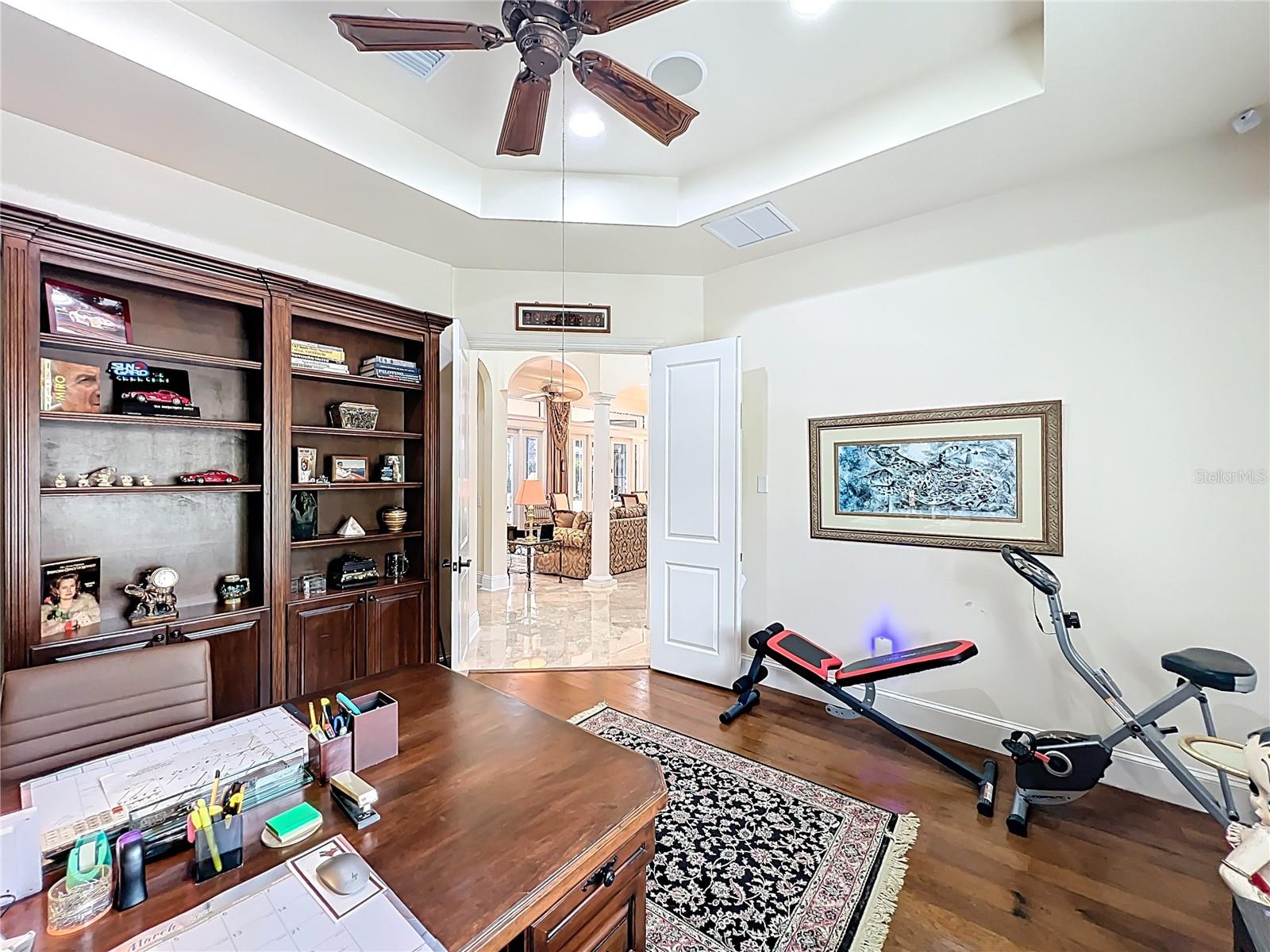 Image 33 of 93 For 587 Broadoak Loop