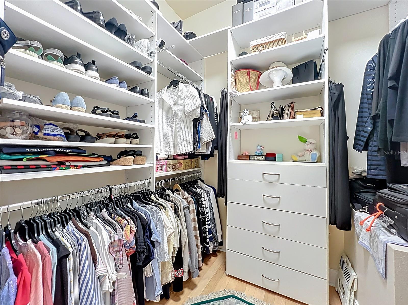 Image 39 of 93 For 587 Broadoak Loop