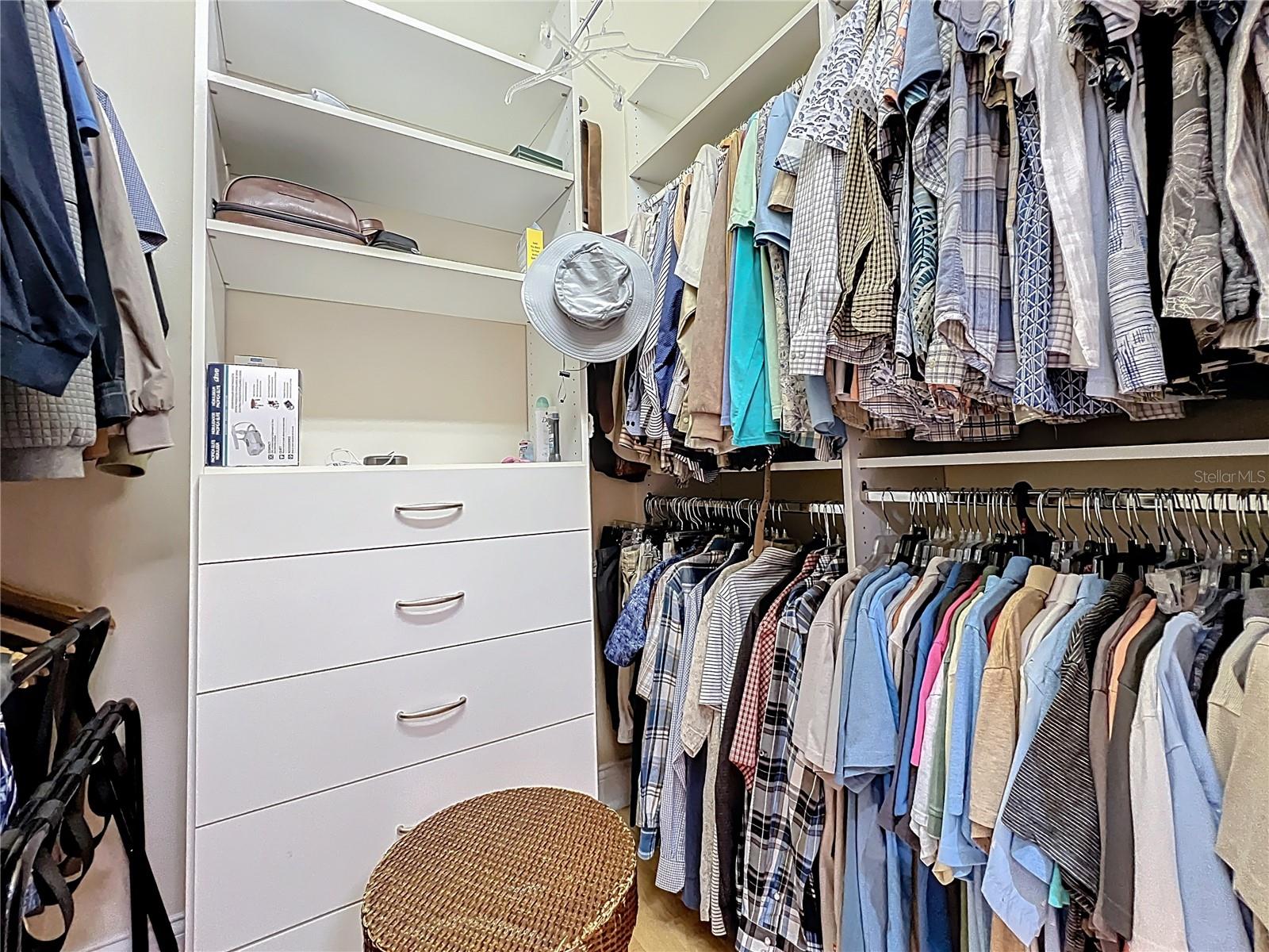 Image 40 of 93 For 587 Broadoak Loop