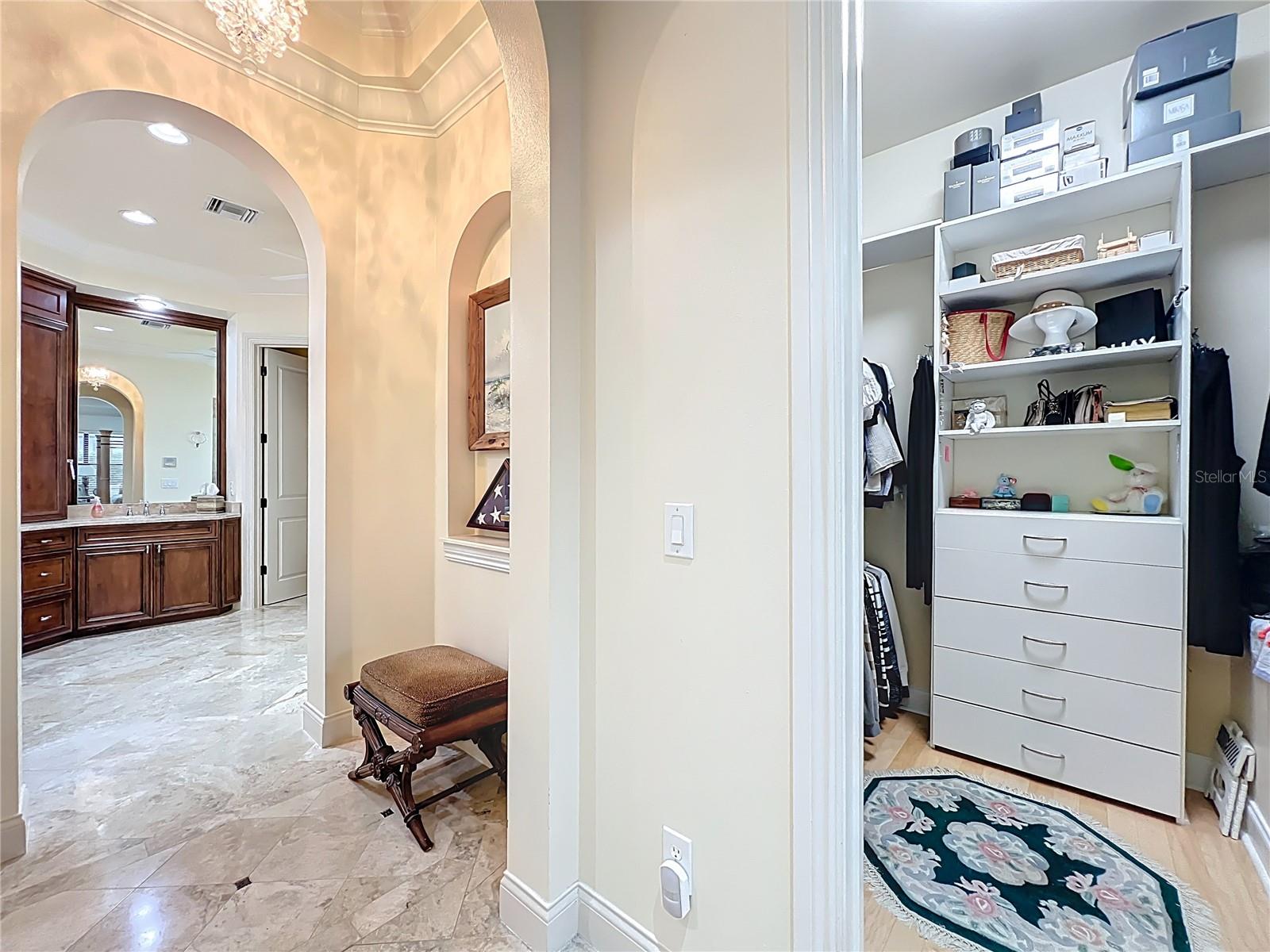 Image 41 of 93 For 587 Broadoak Loop