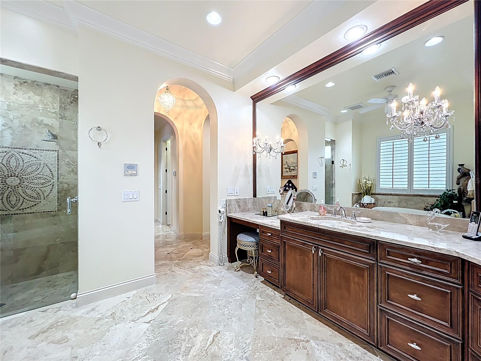 Image 43 of 93 For 587 Broadoak Loop