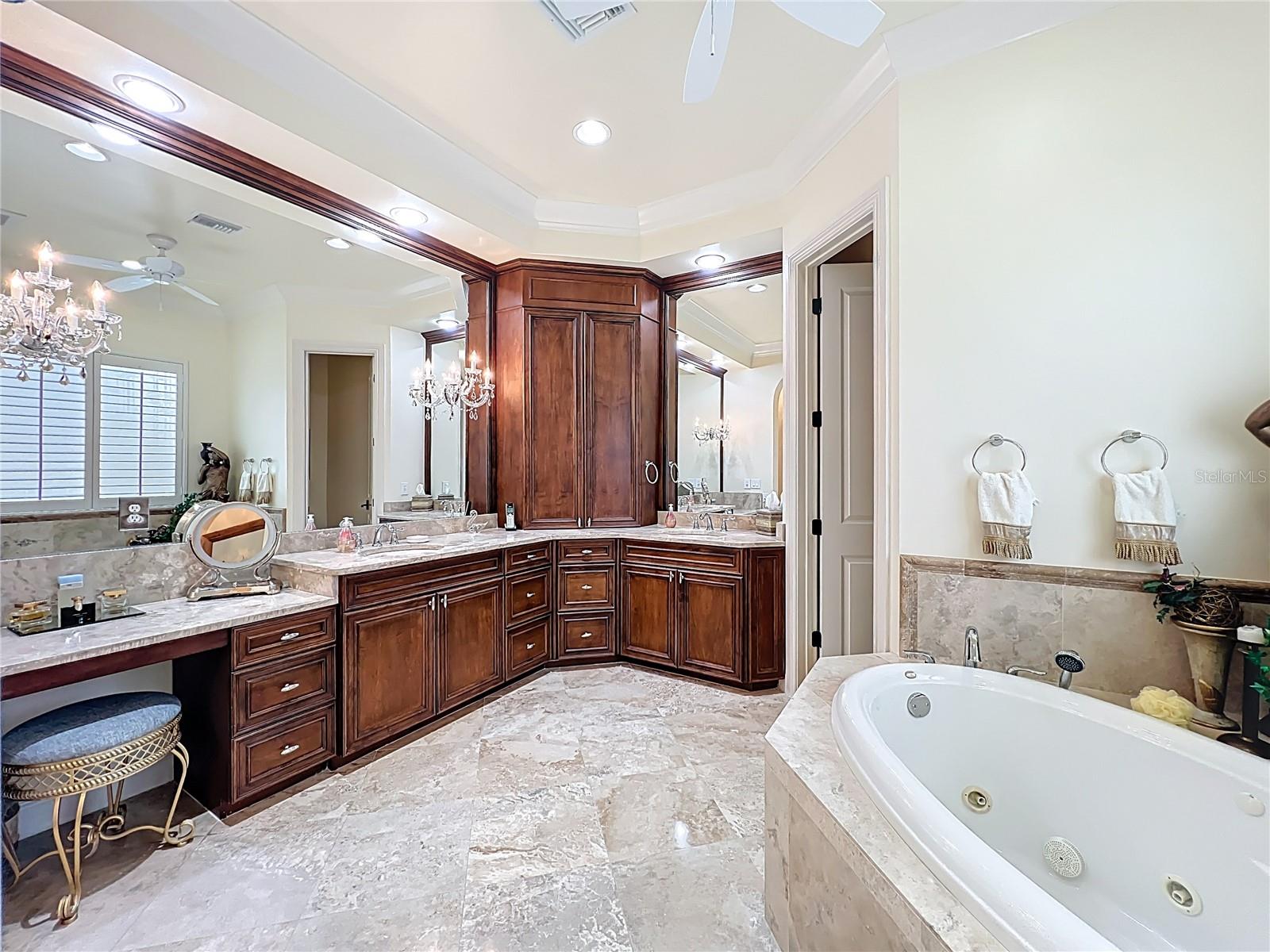 Image 45 of 93 For 587 Broadoak Loop