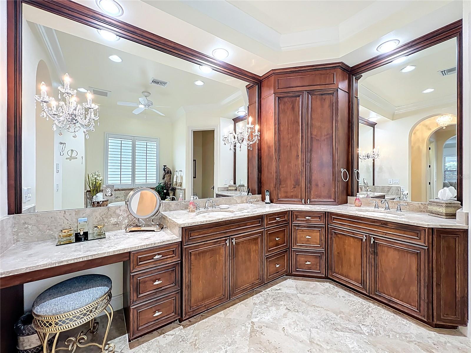 Image 46 of 93 For 587 Broadoak Loop