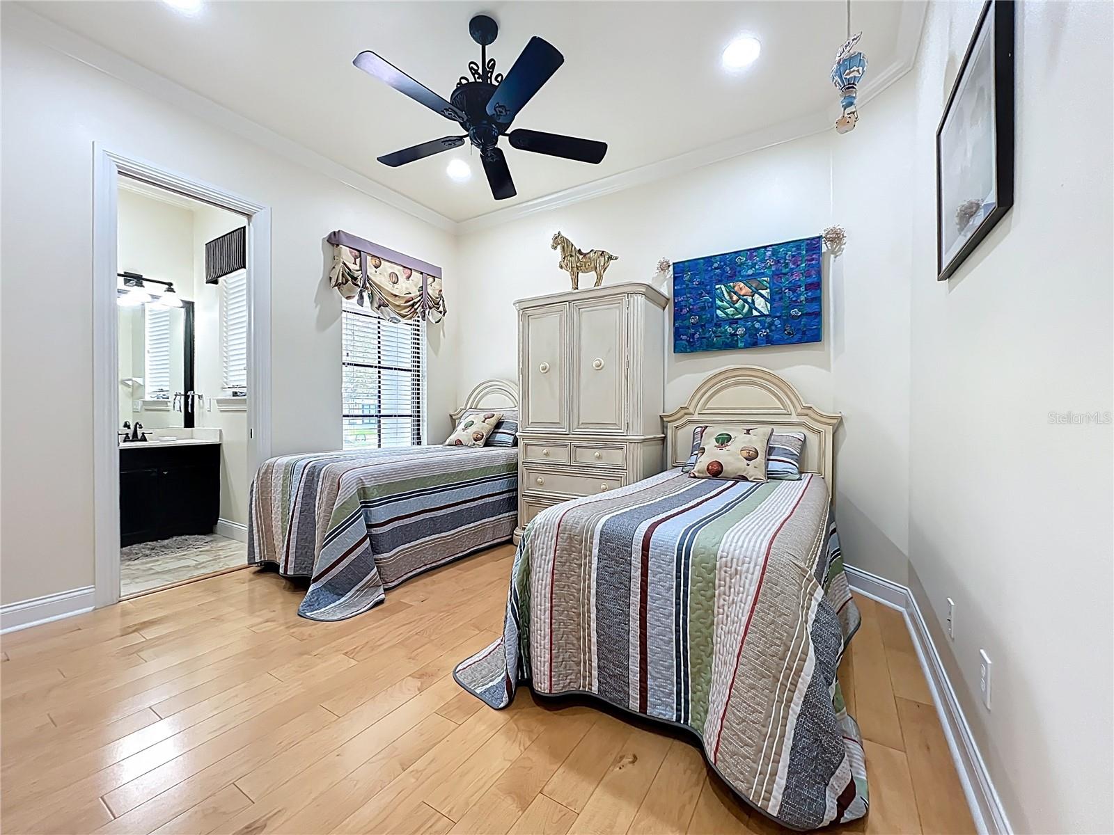 Image 49 of 93 For 587 Broadoak Loop