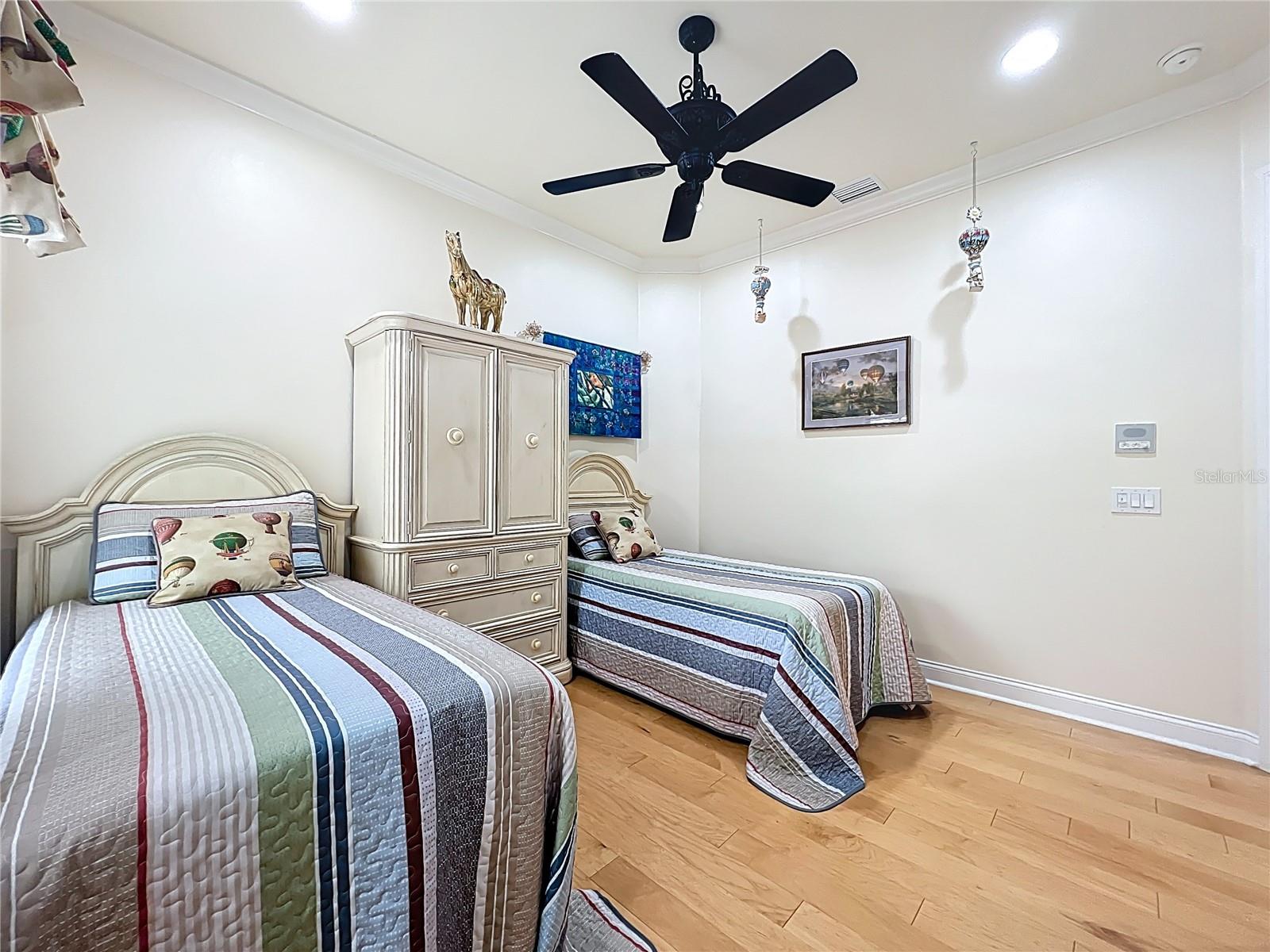 Image 50 of 93 For 587 Broadoak Loop