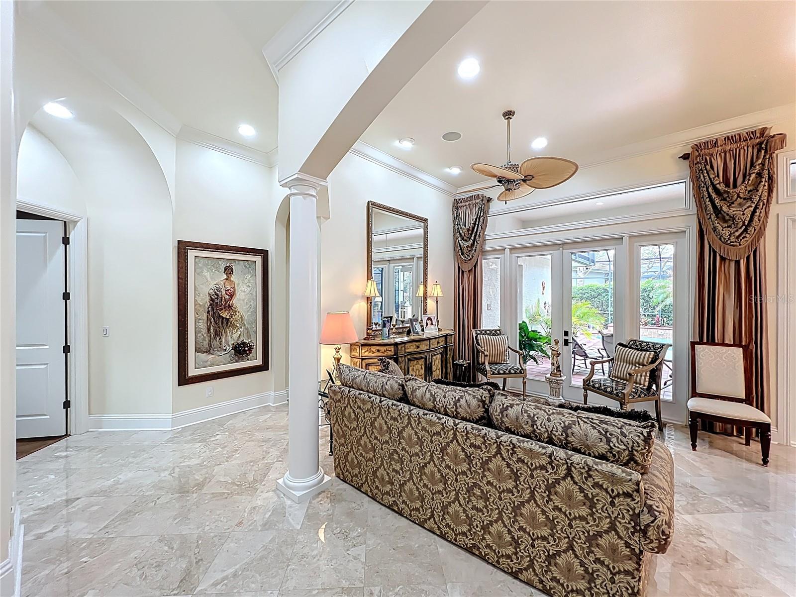 Image 7 of 93 For 587 Broadoak Loop