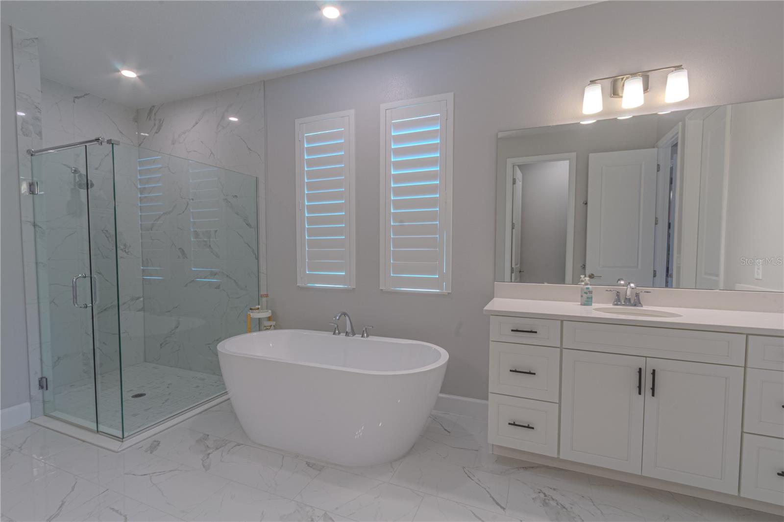 Image 21 of 53 For 132 Lake Drive