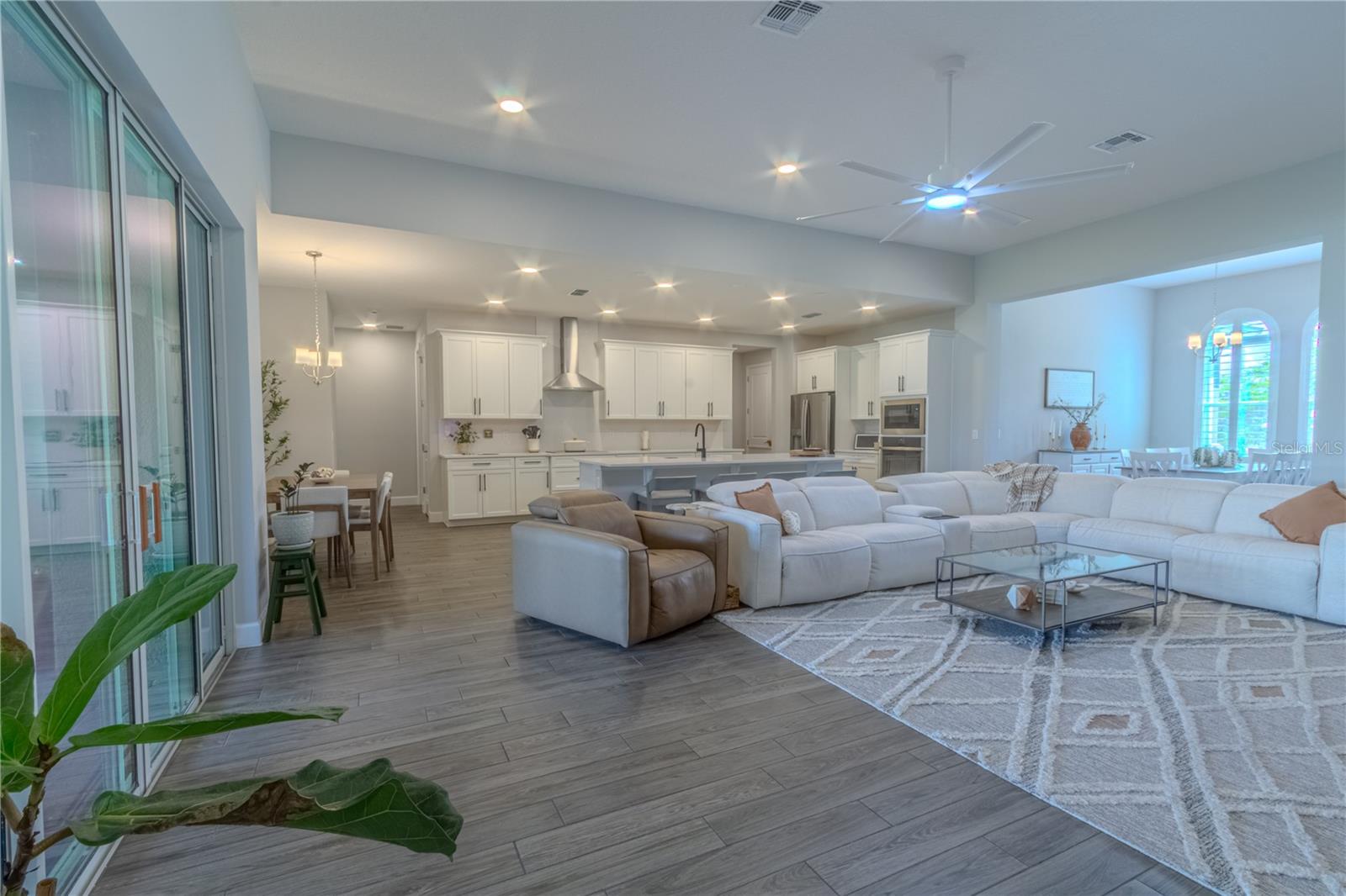 Image 9 of 53 For 132 Lake Drive