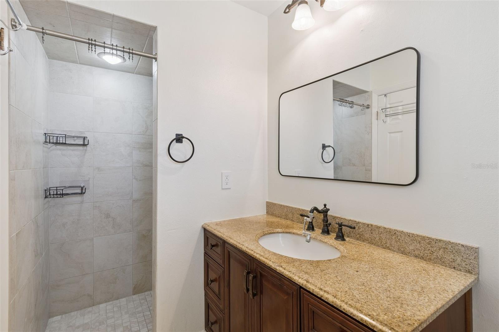 Image 15 of 28 For 3205 Caulfield Street