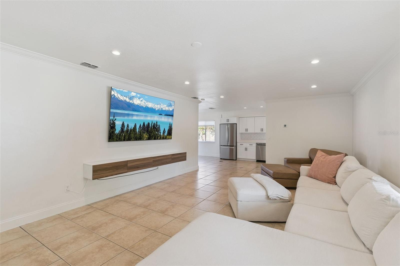 Image 3 of 28 For 3205 Caulfield Street