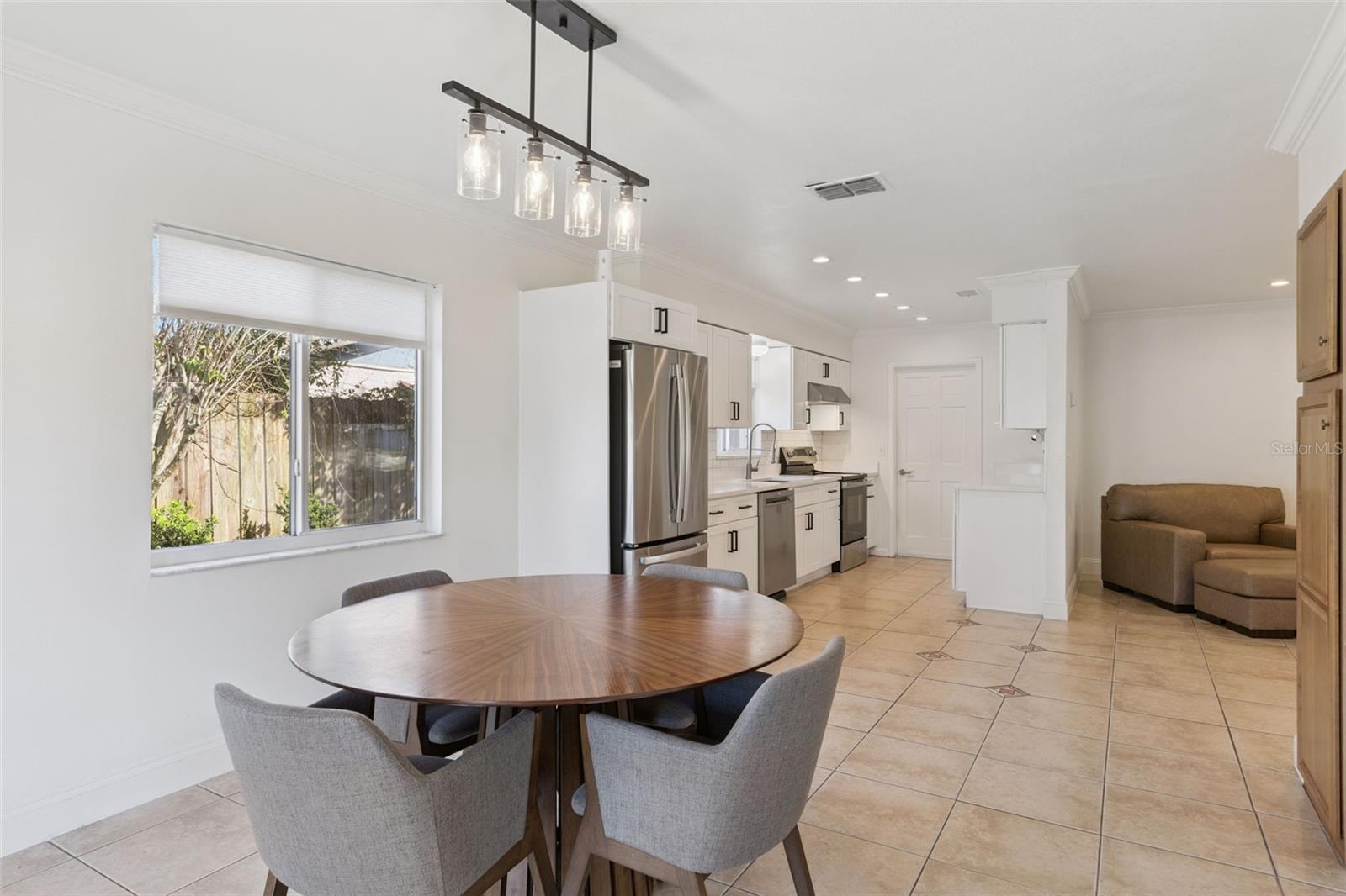 Image 4 of 28 For 3205 Caulfield Street