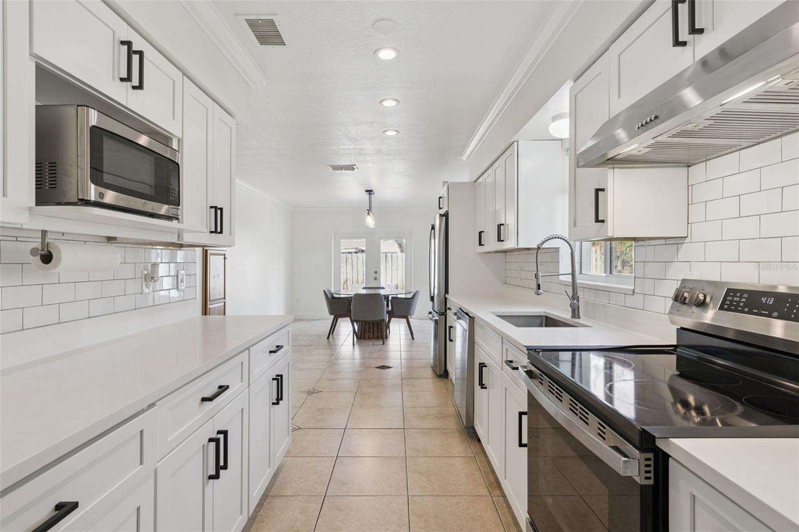 Image 7 of 28 For 3205 Caulfield Street