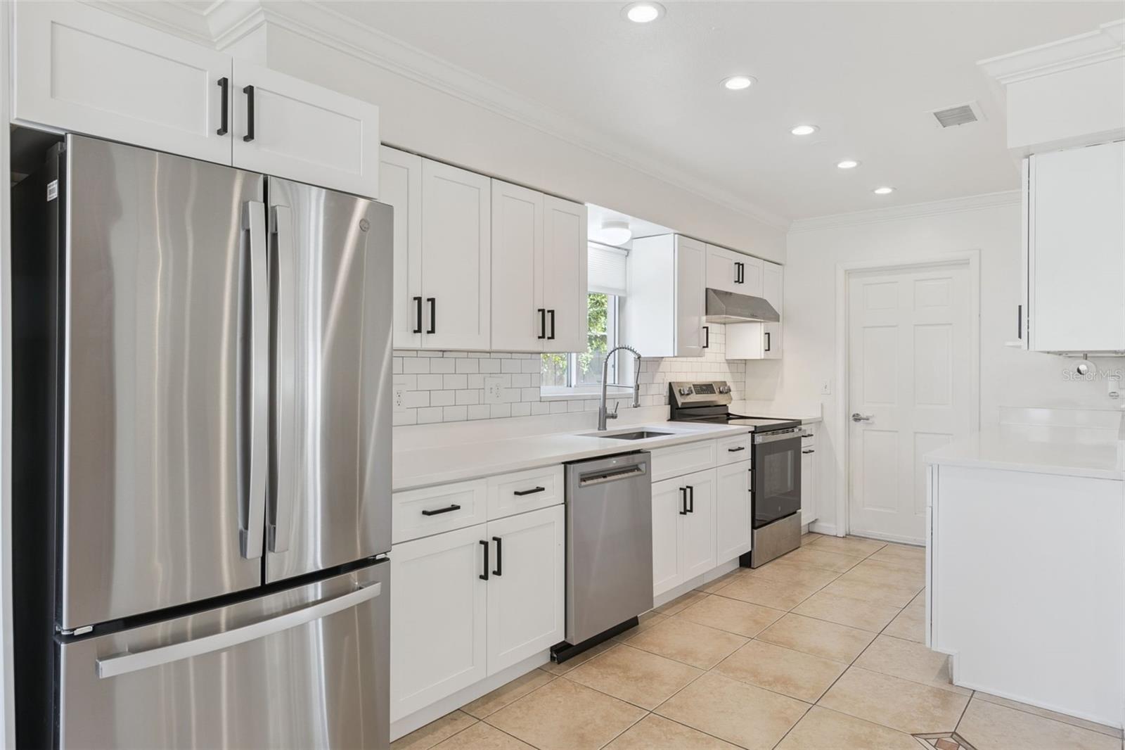 Image 8 of 28 For 3205 Caulfield Street