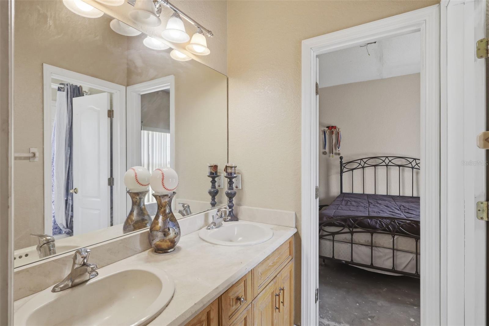 Image 37 of 48 For 1051 Dunbar Avenue