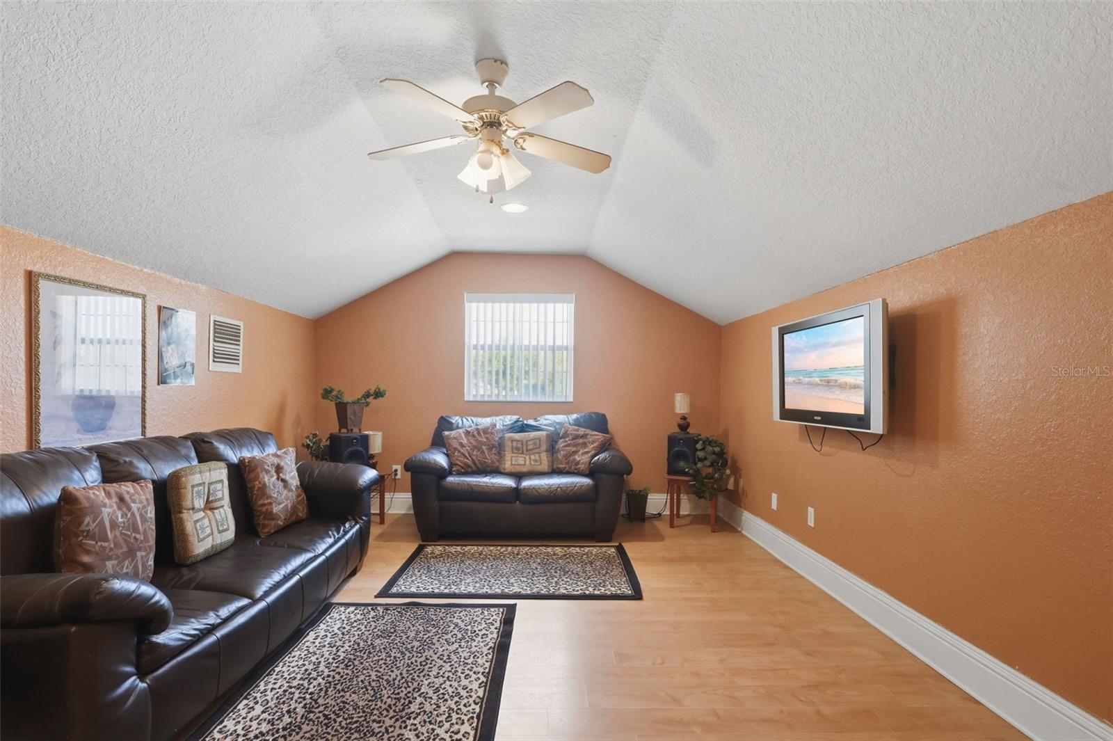 Image 40 of 48 For 1051 Dunbar Avenue