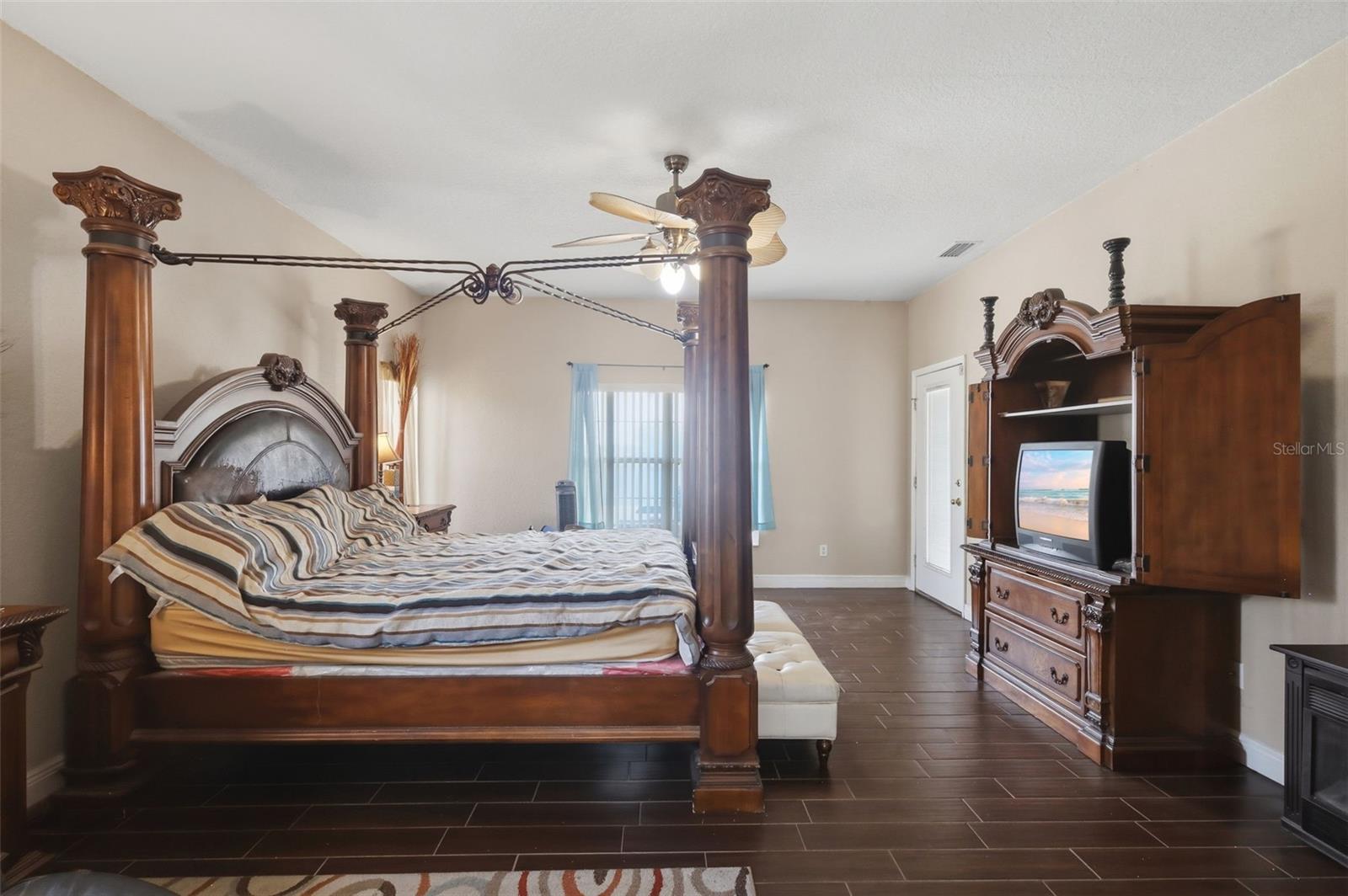 Image 42 of 48 For 1051 Dunbar Avenue