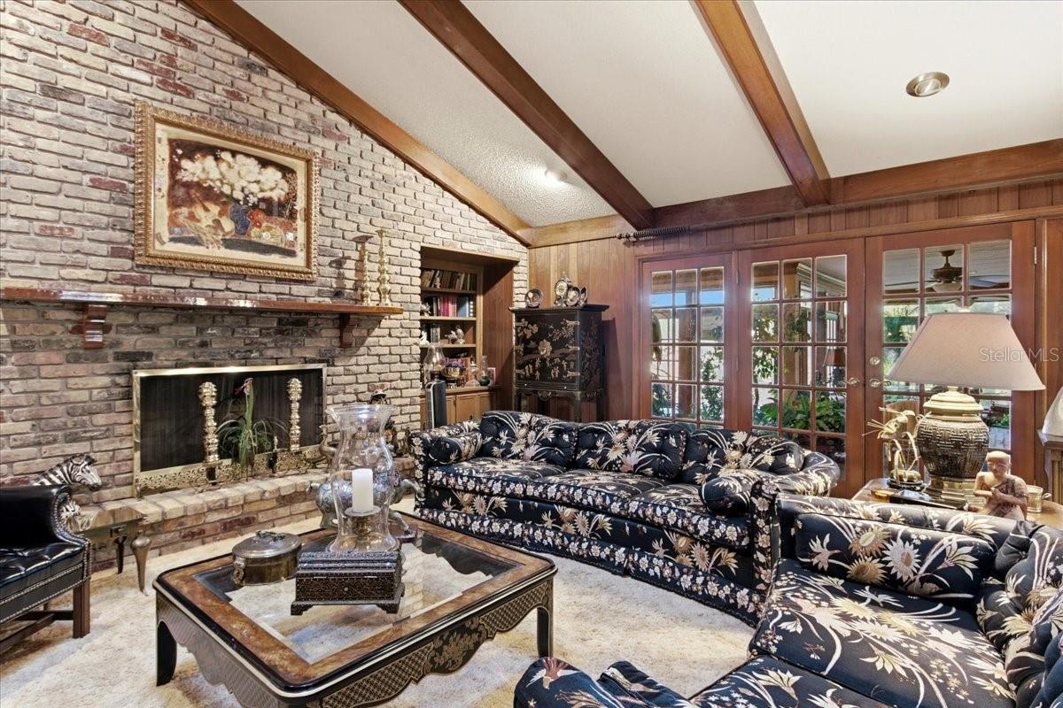 Image 31 of 90 For 301 Sweetwater Club Circle