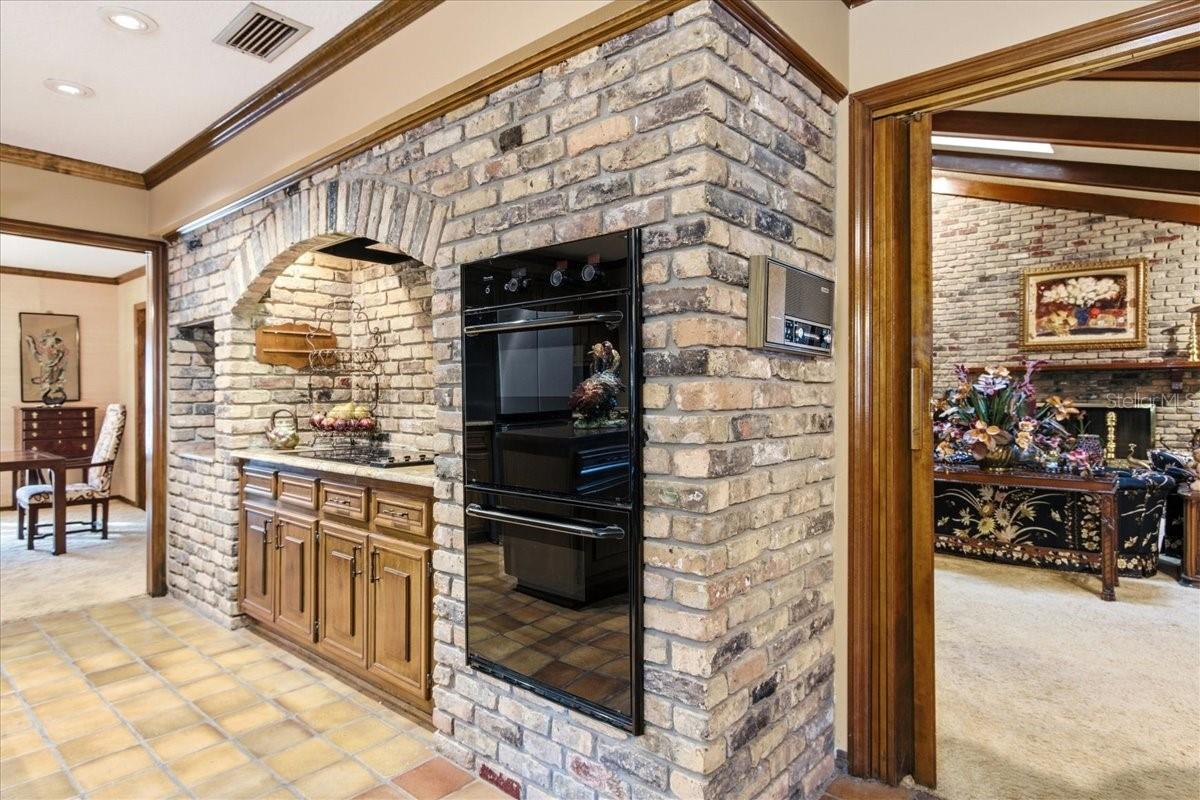 Image 37 of 90 For 301 Sweetwater Club Circle