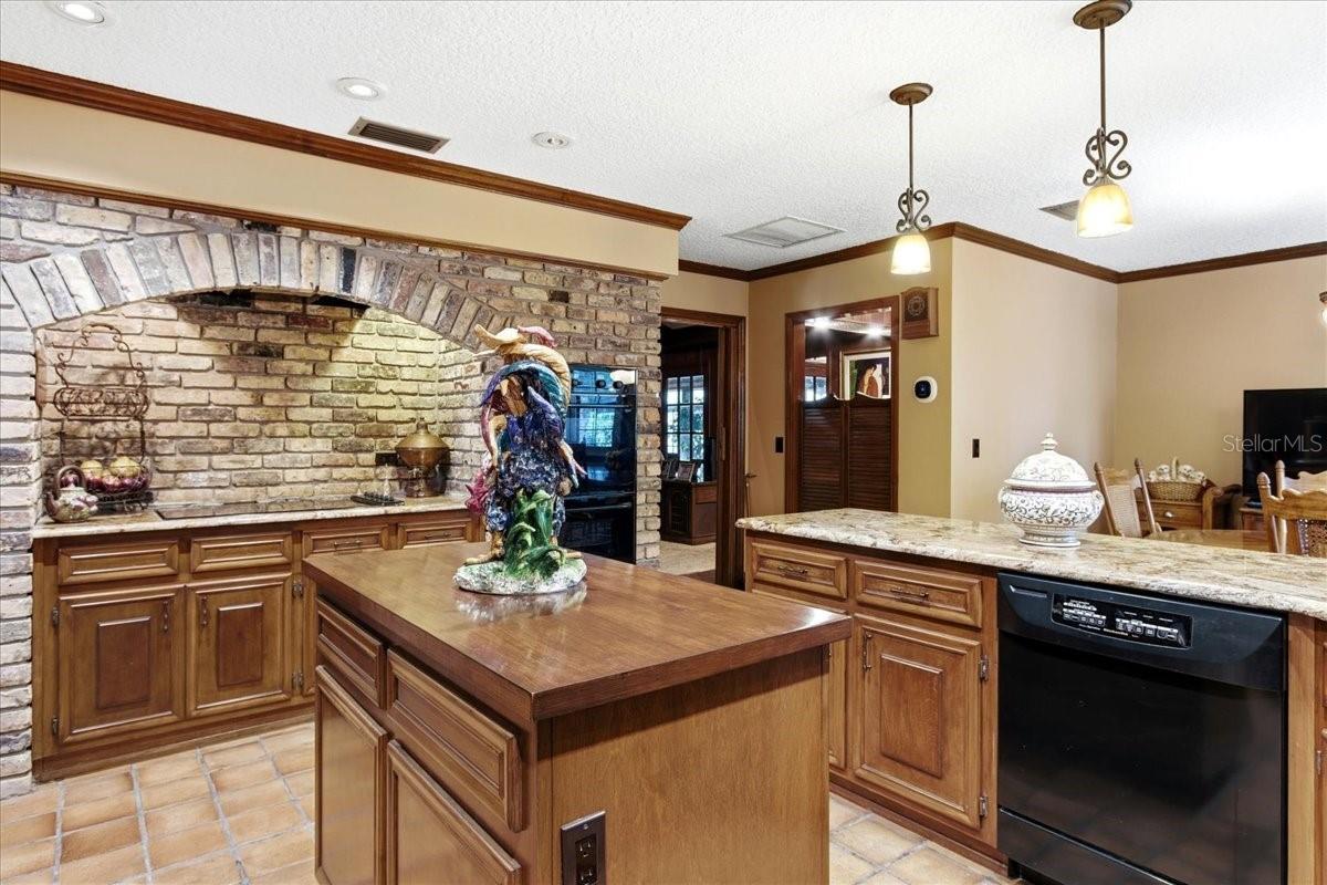 Image 44 of 90 For 301 Sweetwater Club Circle