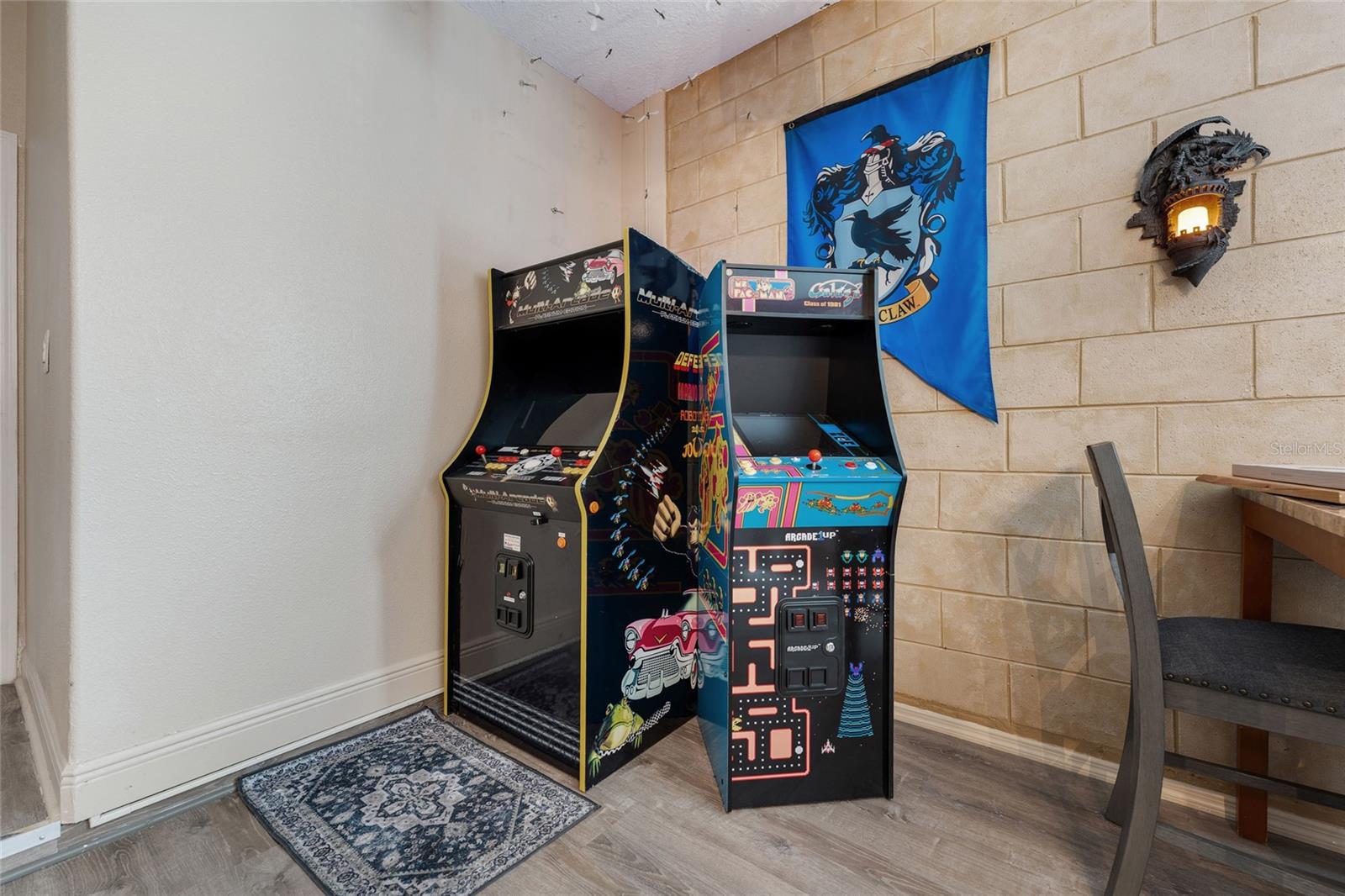 Image 18 of 50 For 4115 Oaktree Drive