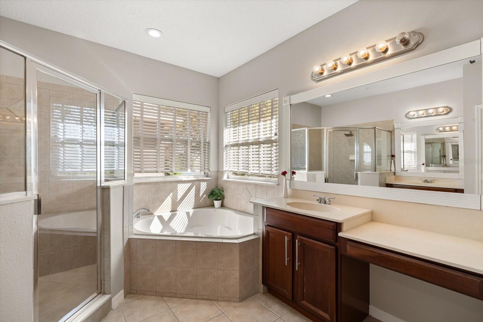 Image 18 of 37 For 1889 Lakelet Loop