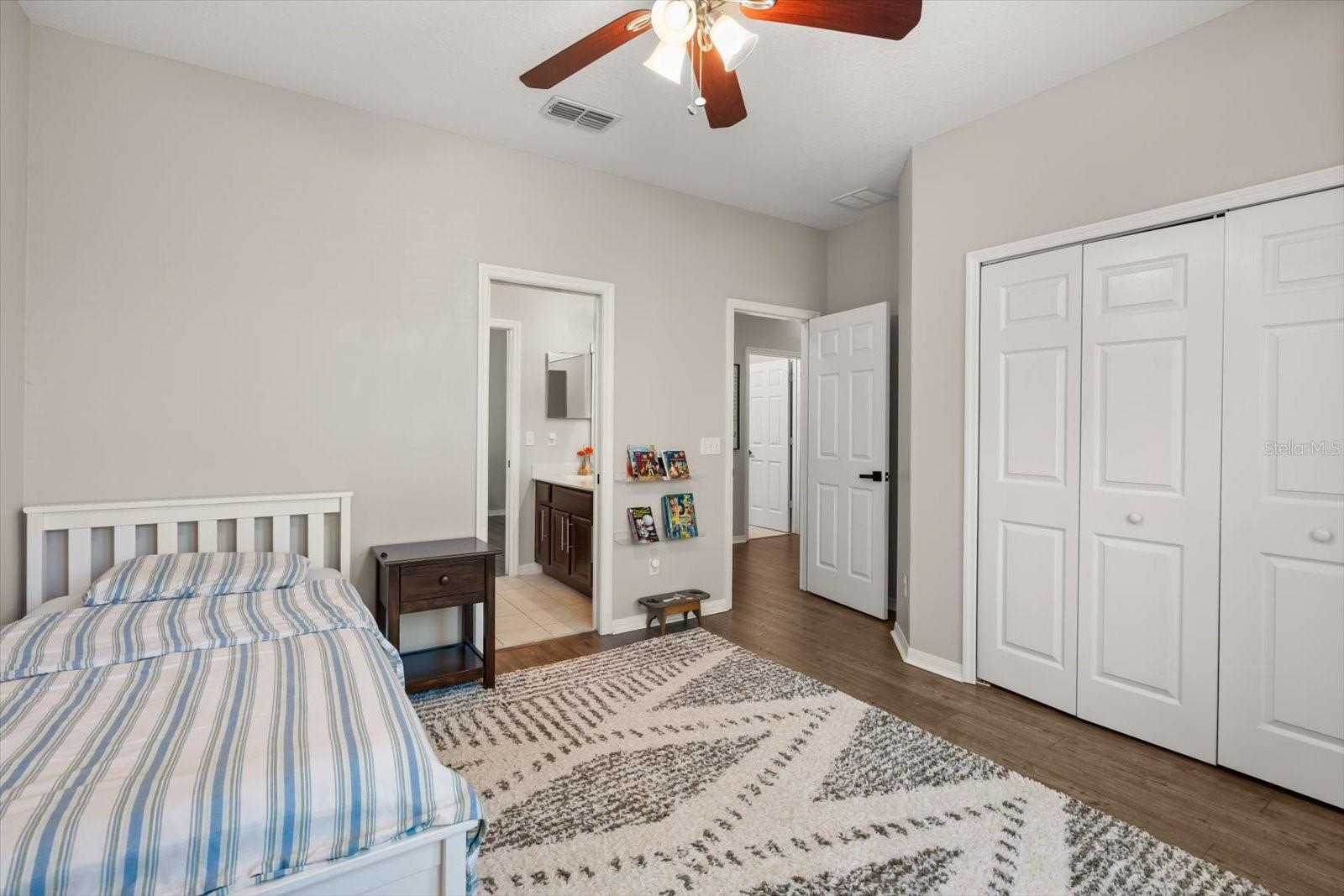 Image 24 of 37 For 1889 Lakelet Loop