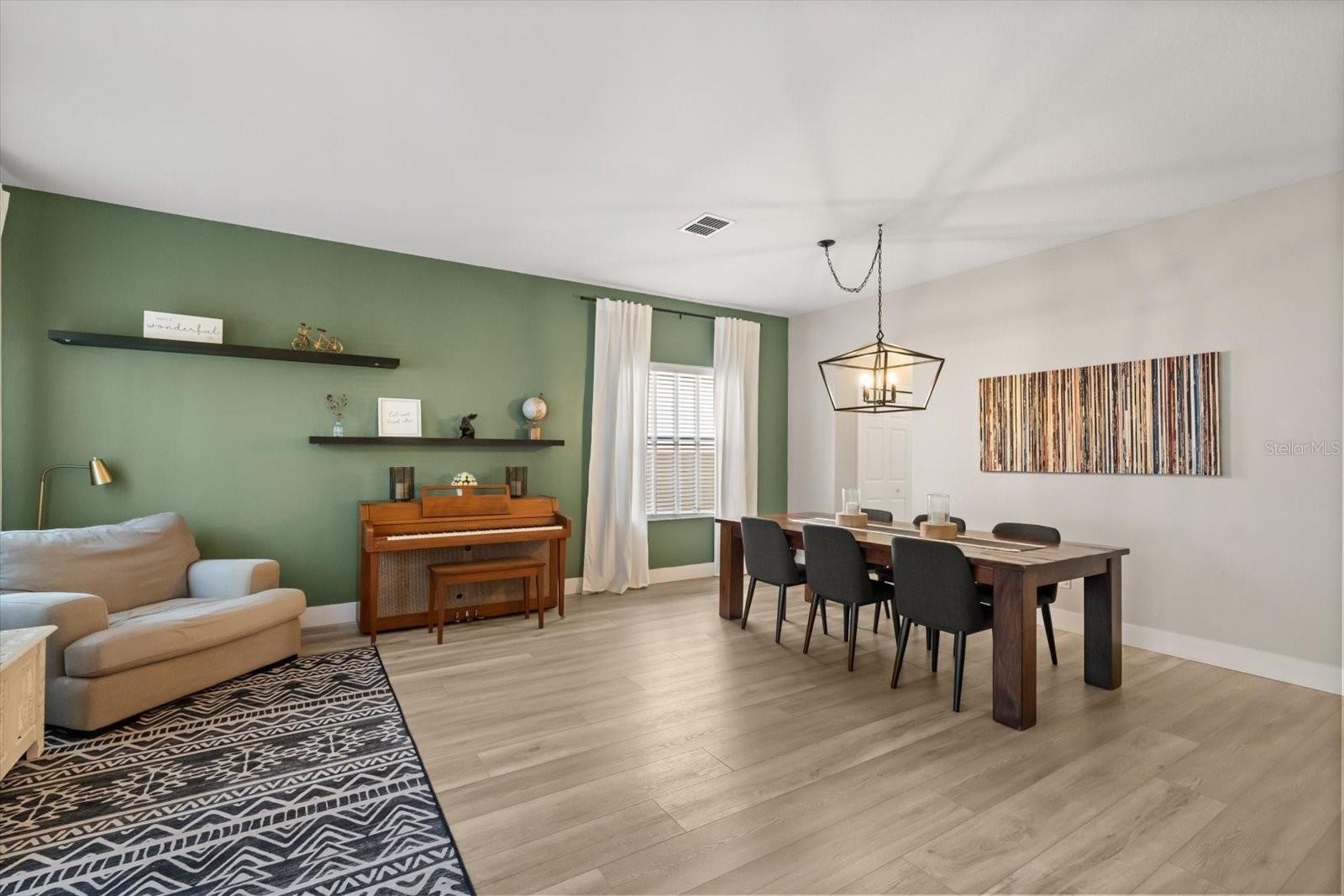 Image 4 of 37 For 1889 Lakelet Loop