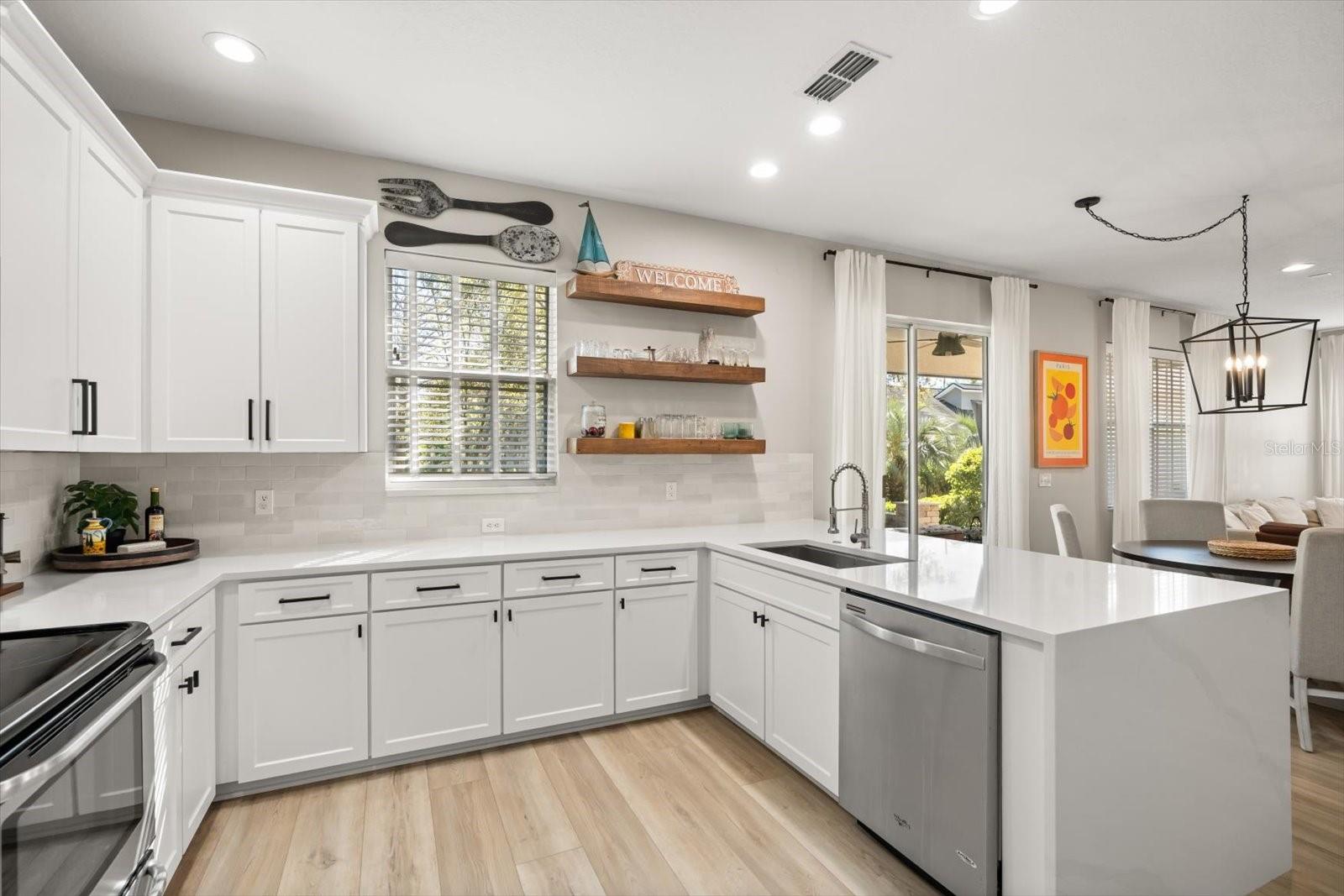 Image 7 of 37 For 1889 Lakelet Loop