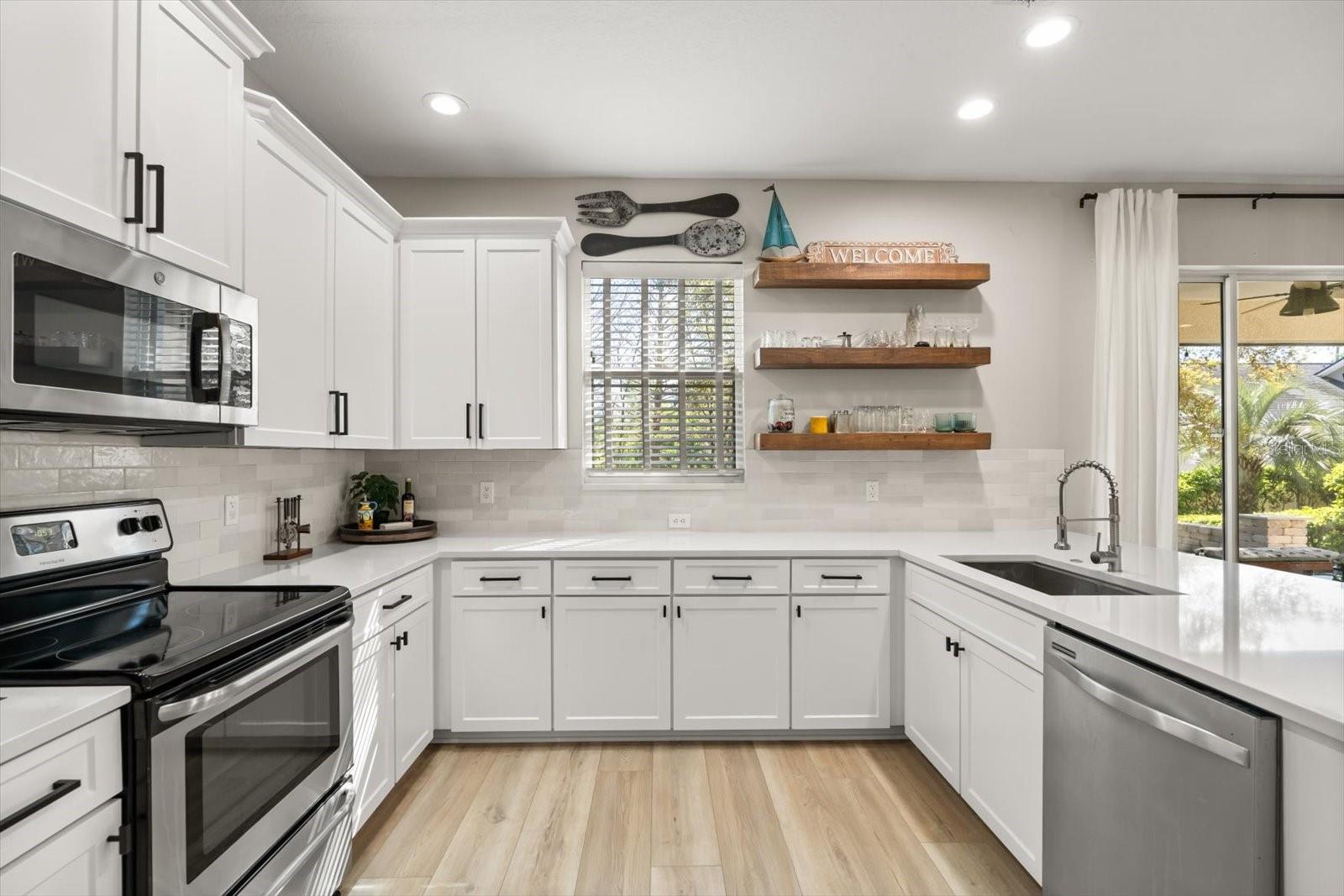 Image 8 of 37 For 1889 Lakelet Loop