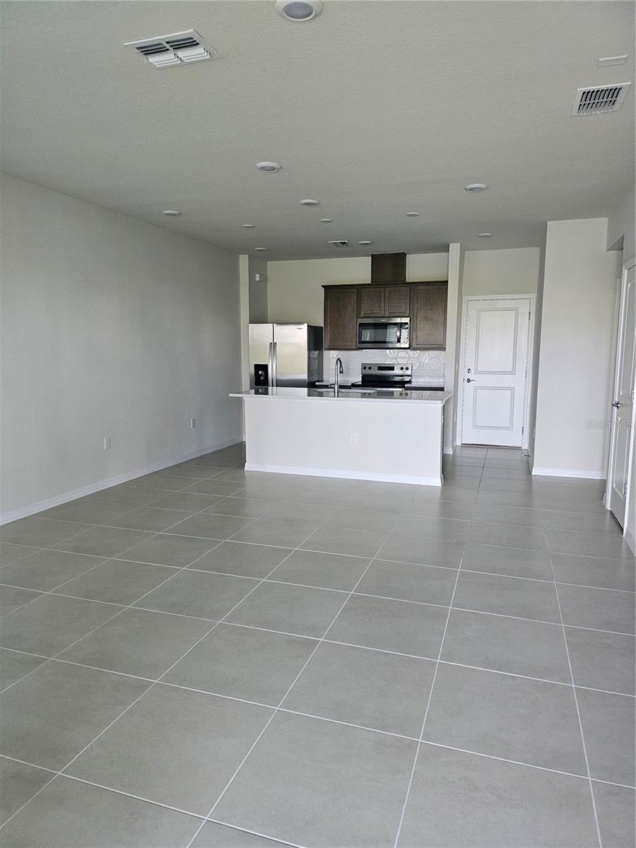 Image 2 of 24 For 16288 Merry Aly