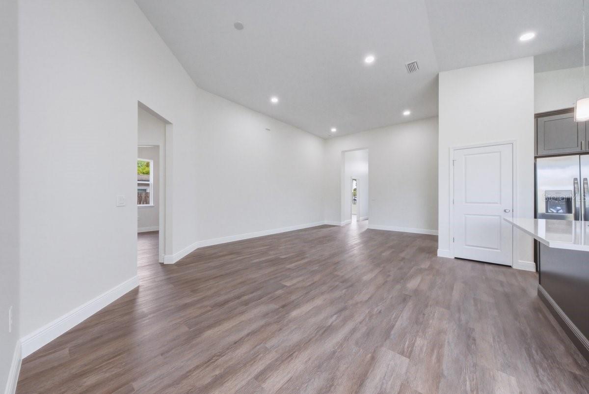 Image 11 of 29 For 1302 Moselle Avenue